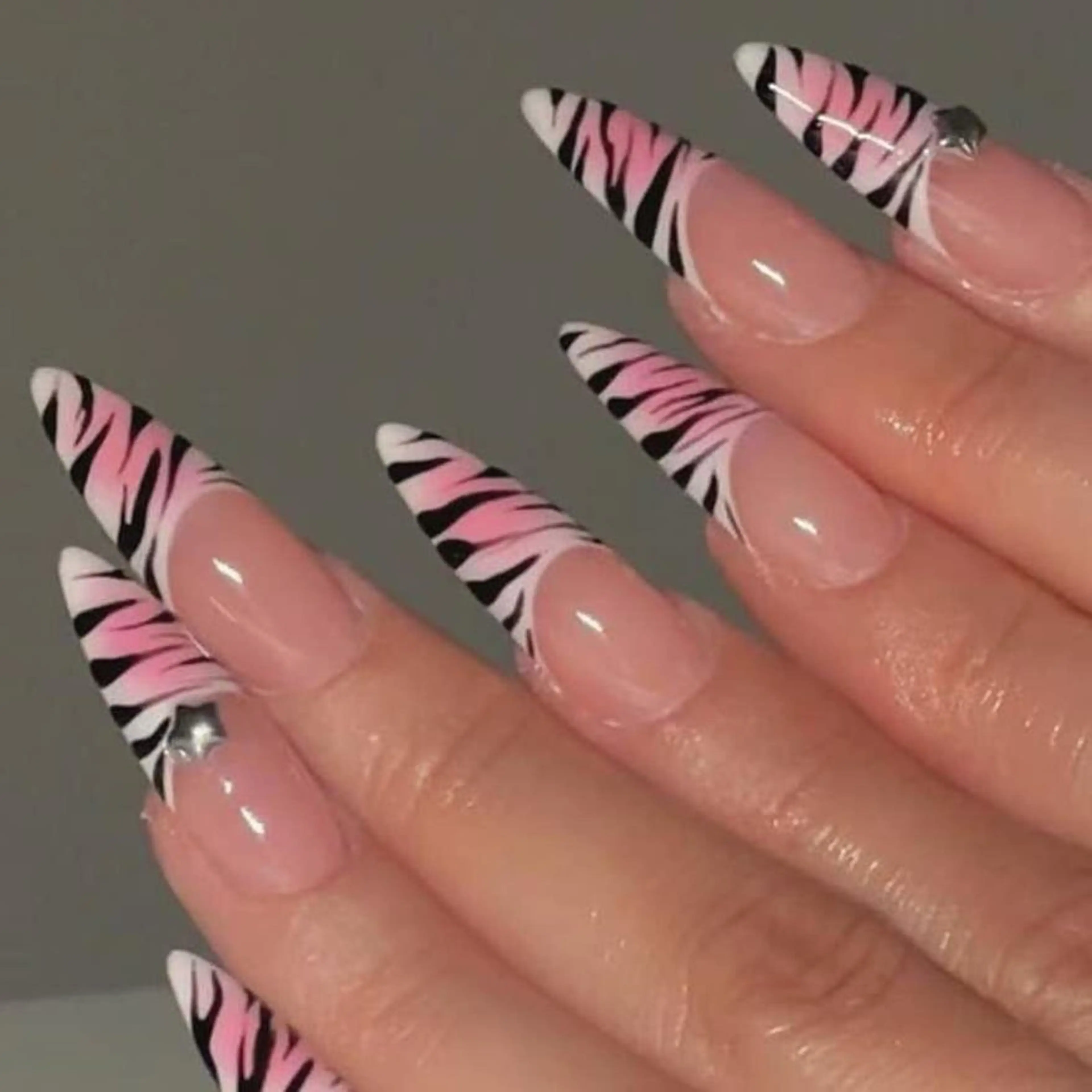 ネイル オーロラネイル フラワーネイル フットネイル フレンチネイル ジェルネイル ハンドネイル BabyYouMi ねねのネイルデザイン