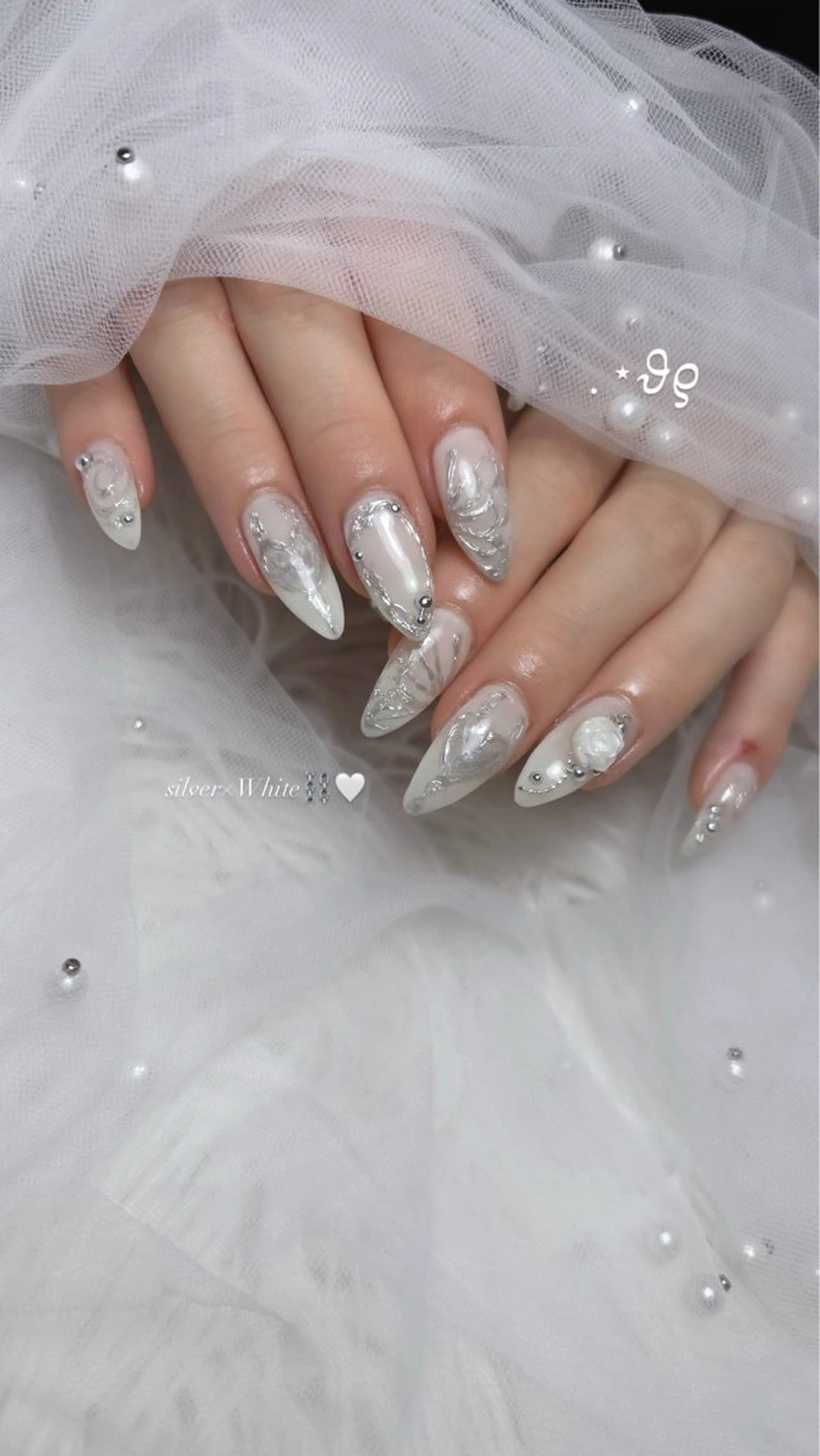 ネイル ハンドネイル 𝑬𝑹𝑰𝑲𝑨 𓂃🎀𓈒𓏸のネイルデザイン