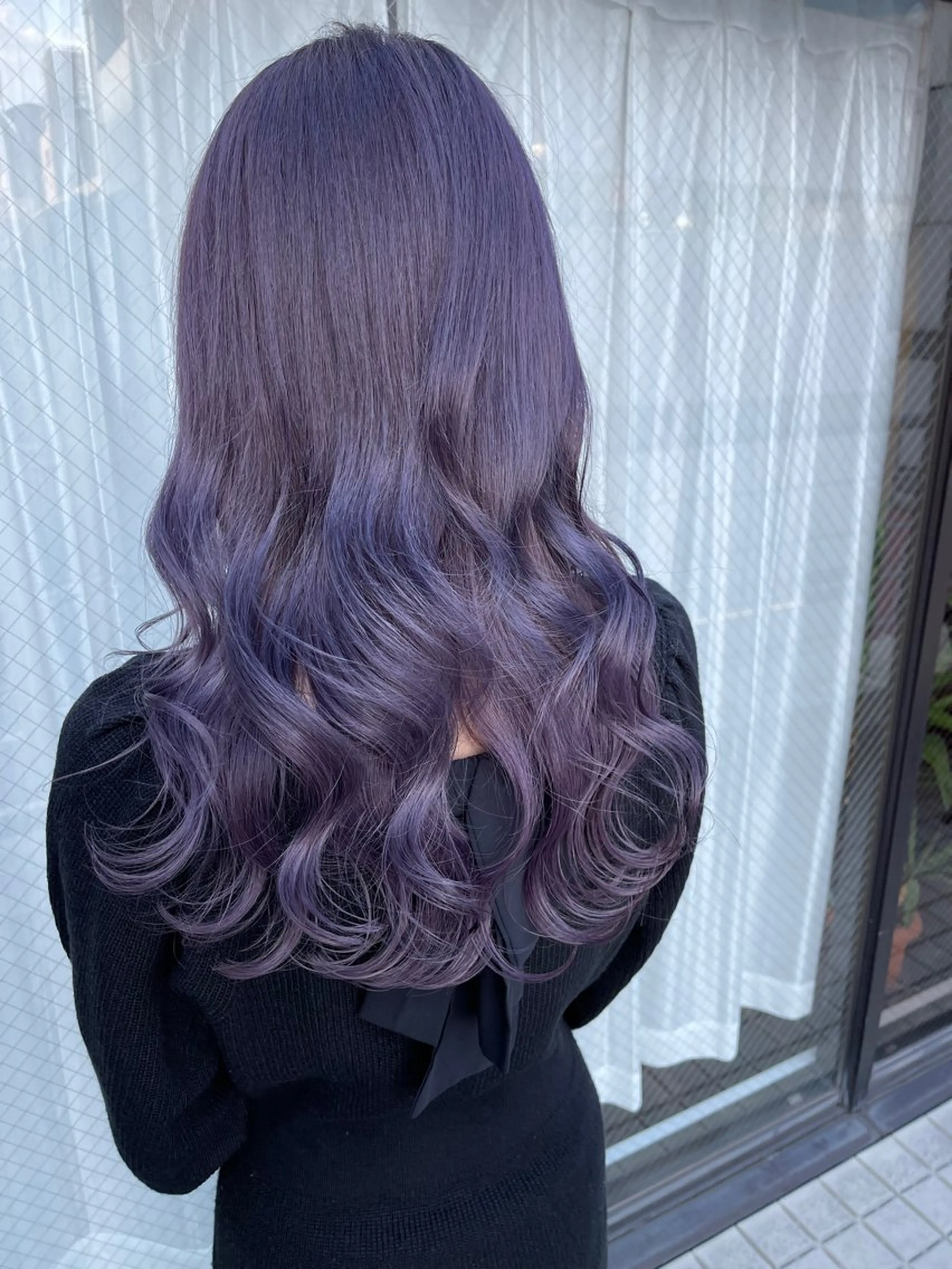 セミロング カラー ヘアアレンジ ベージュカラー ブリーチ イヤリングカラー ハイトーンカラー ミルクティーベージュ ヘアカラー トリートメント 髪質改善/レイヤー ダブルカラー塚本耀のヘアスタイル