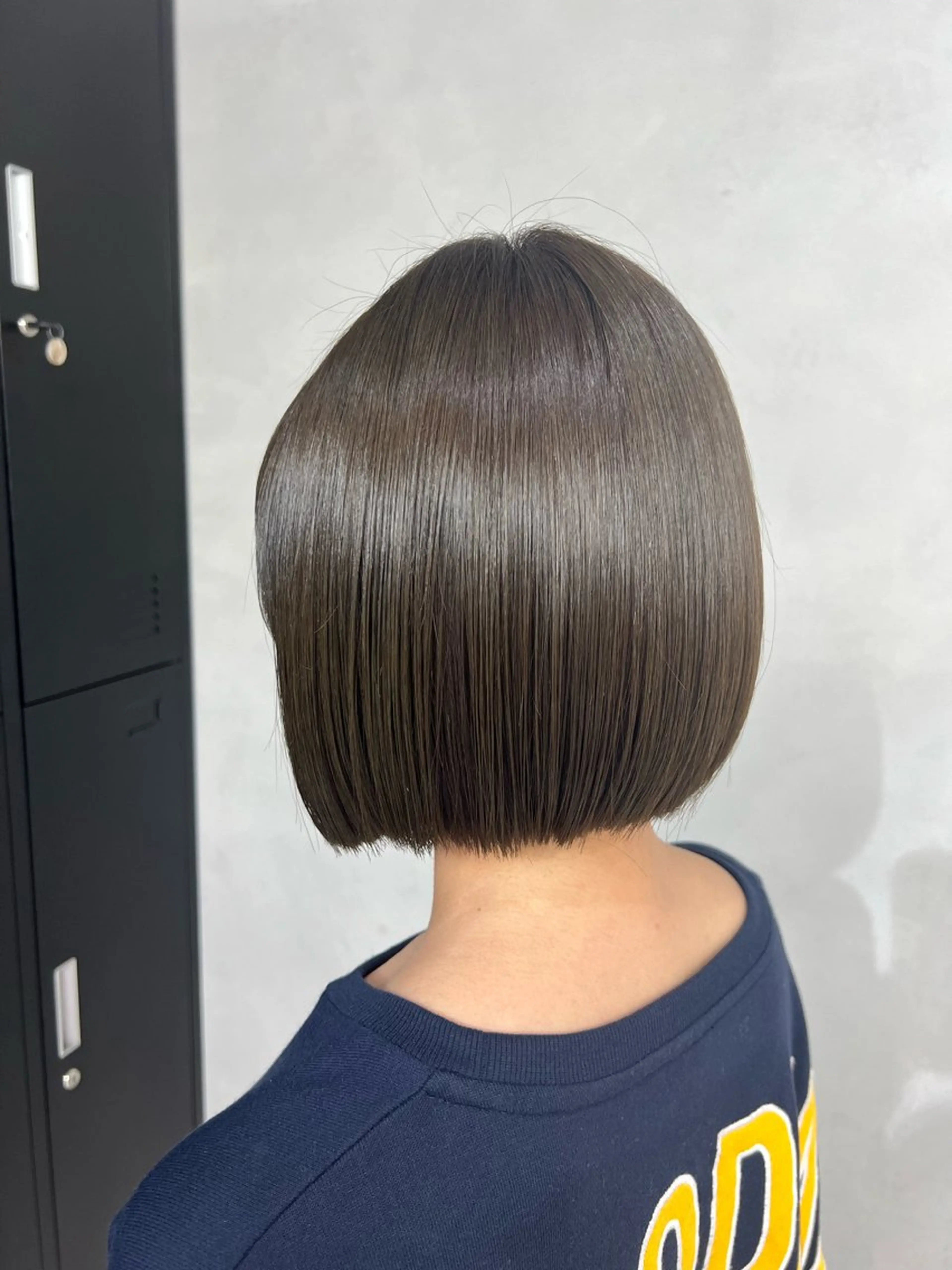 ミディアム カラー グレージュ 小森聖奈 韓国風レイヤーカットのヘアスタイル