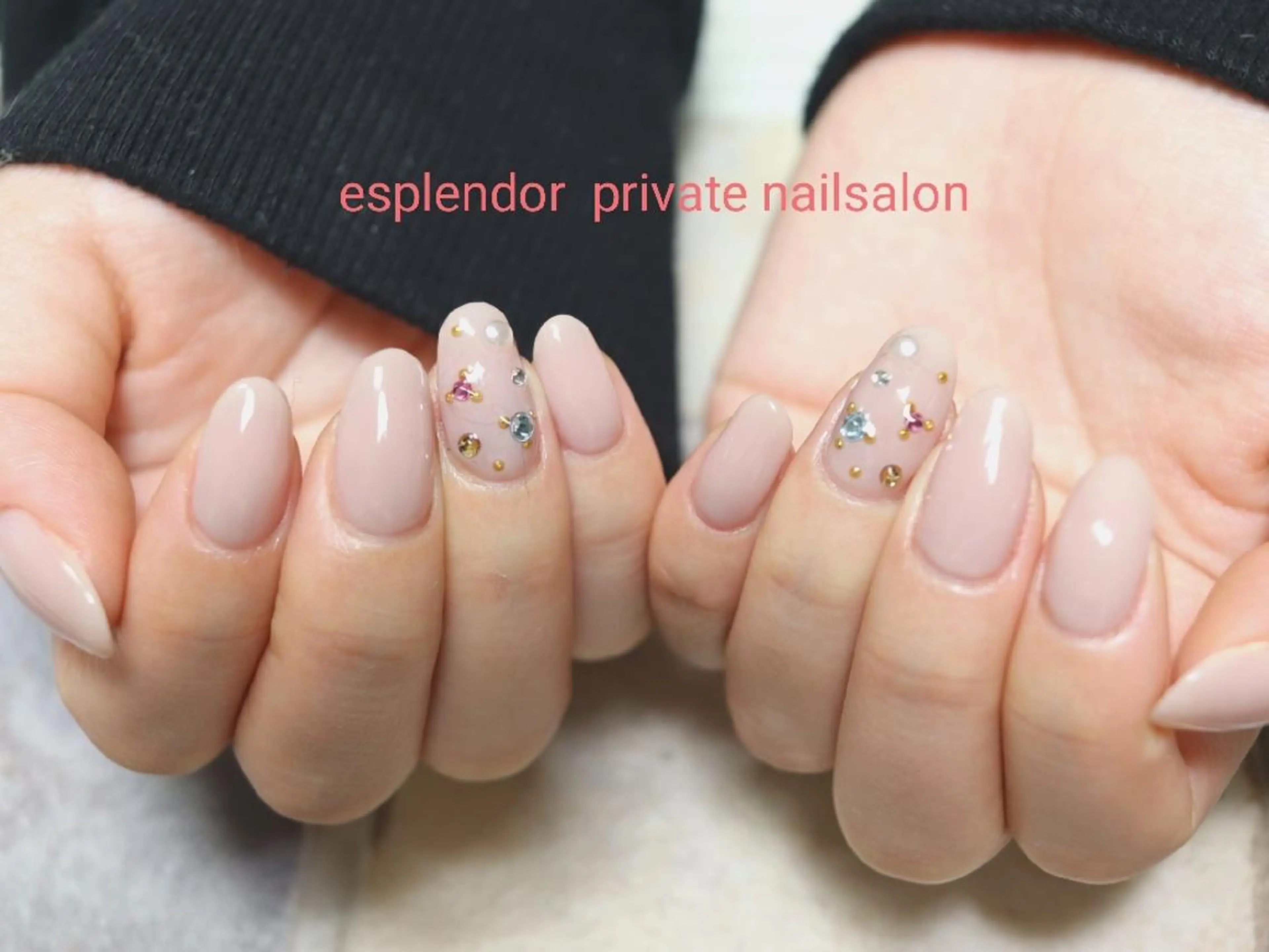 ネイル キラキラネイル オフィスネイル ワンカラーネイル シンプルネイル ストーンネイル ハンドネイル ハンドケア esplendor  エスプレンドル所属・esplendor  エスプレンドルのネイルデザイン