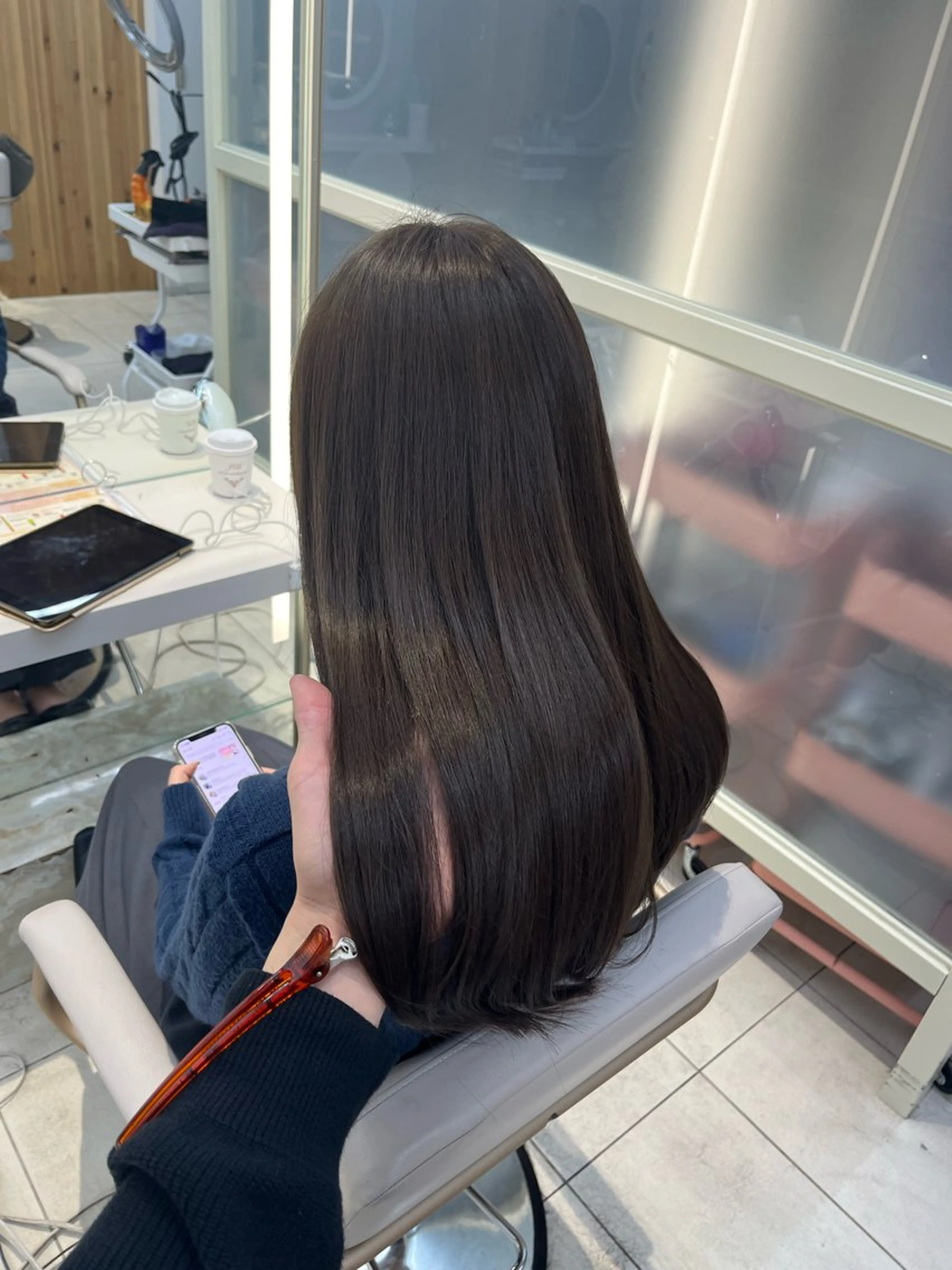 セミロング カラー 似合わせレイヤー 透明感カラーのヘアスタイル