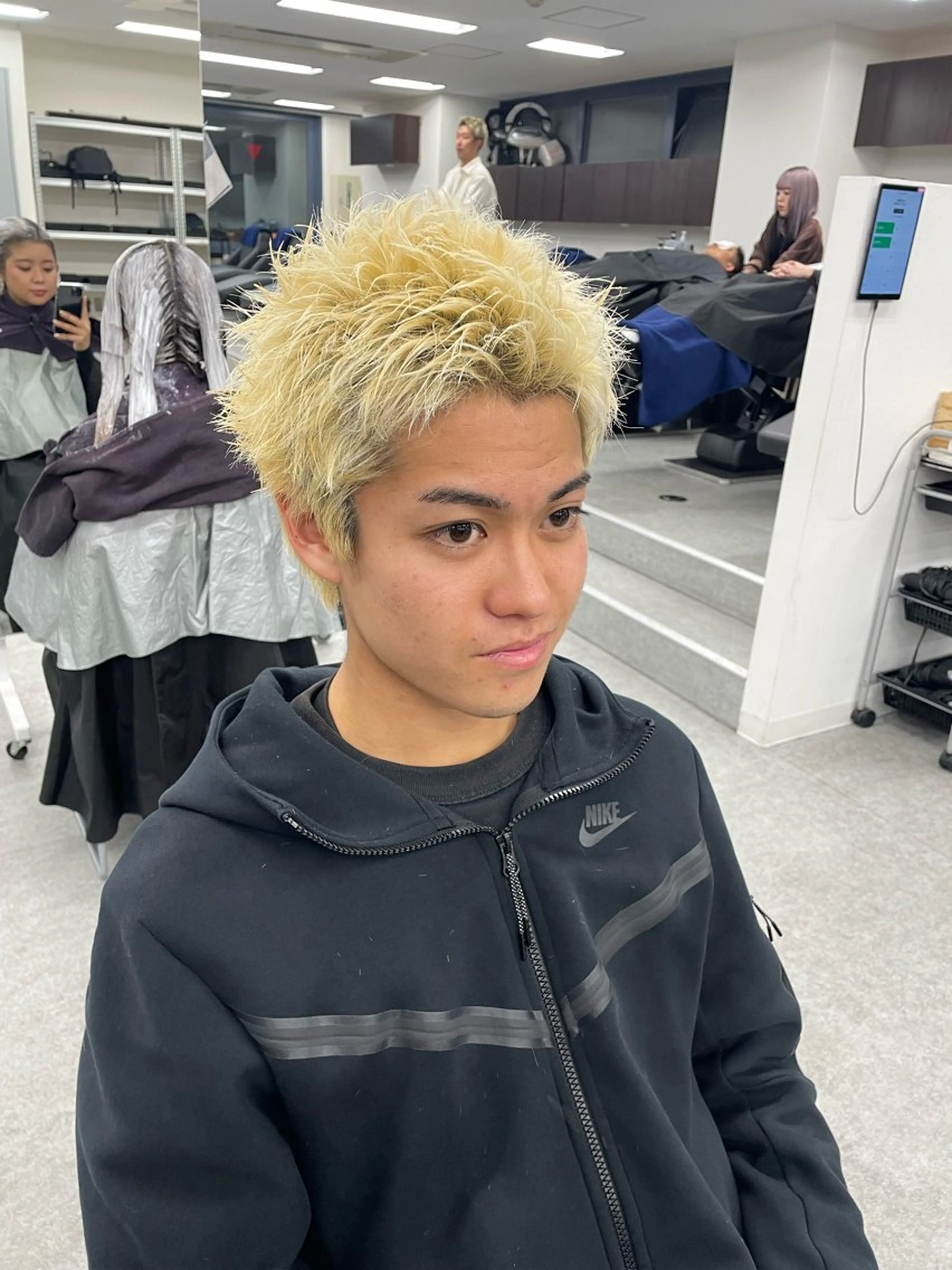 ショート カラー メンズ メンズハイトーン スパイキーショート ハイトーンカラー ショートヘア カット ヘアカラー 垢抜けハイトーン☀／ 笑顔の美容師／しゅんのヘアスタイル