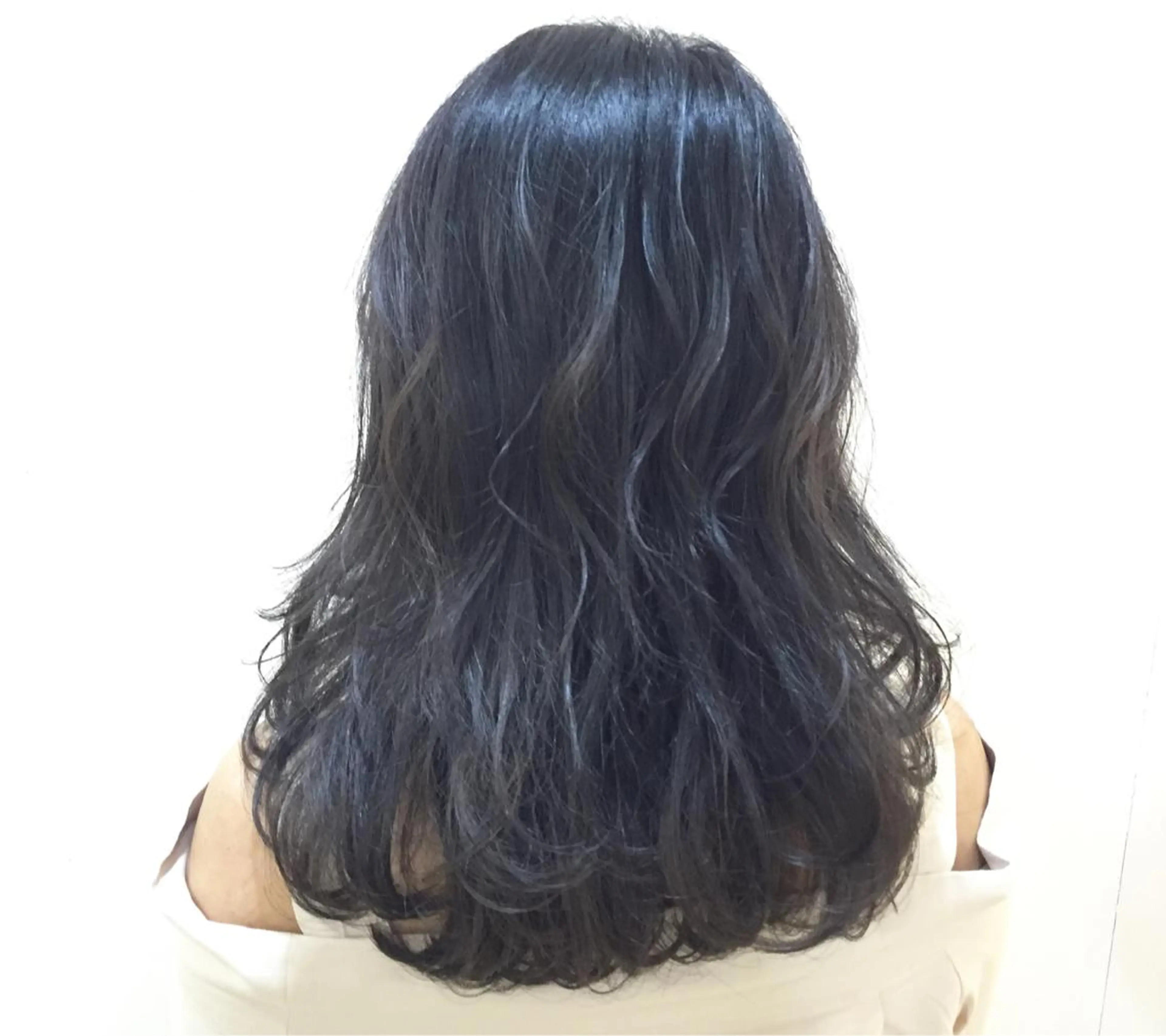 セミロング カラー 服部 樹季のヘアスタイル
