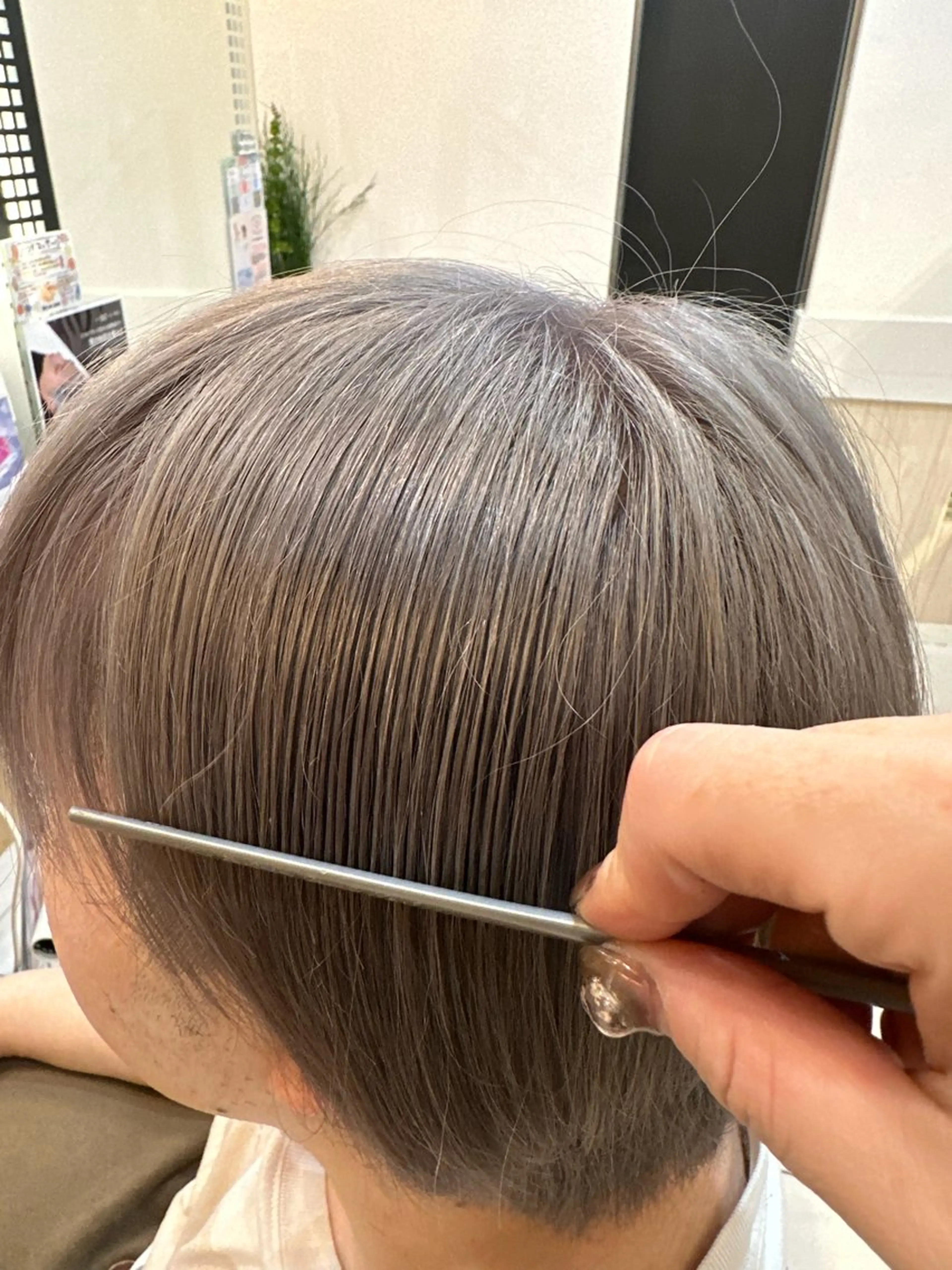 カラー 内田温子大人女性 ハイライト、ボブのヘアスタイル