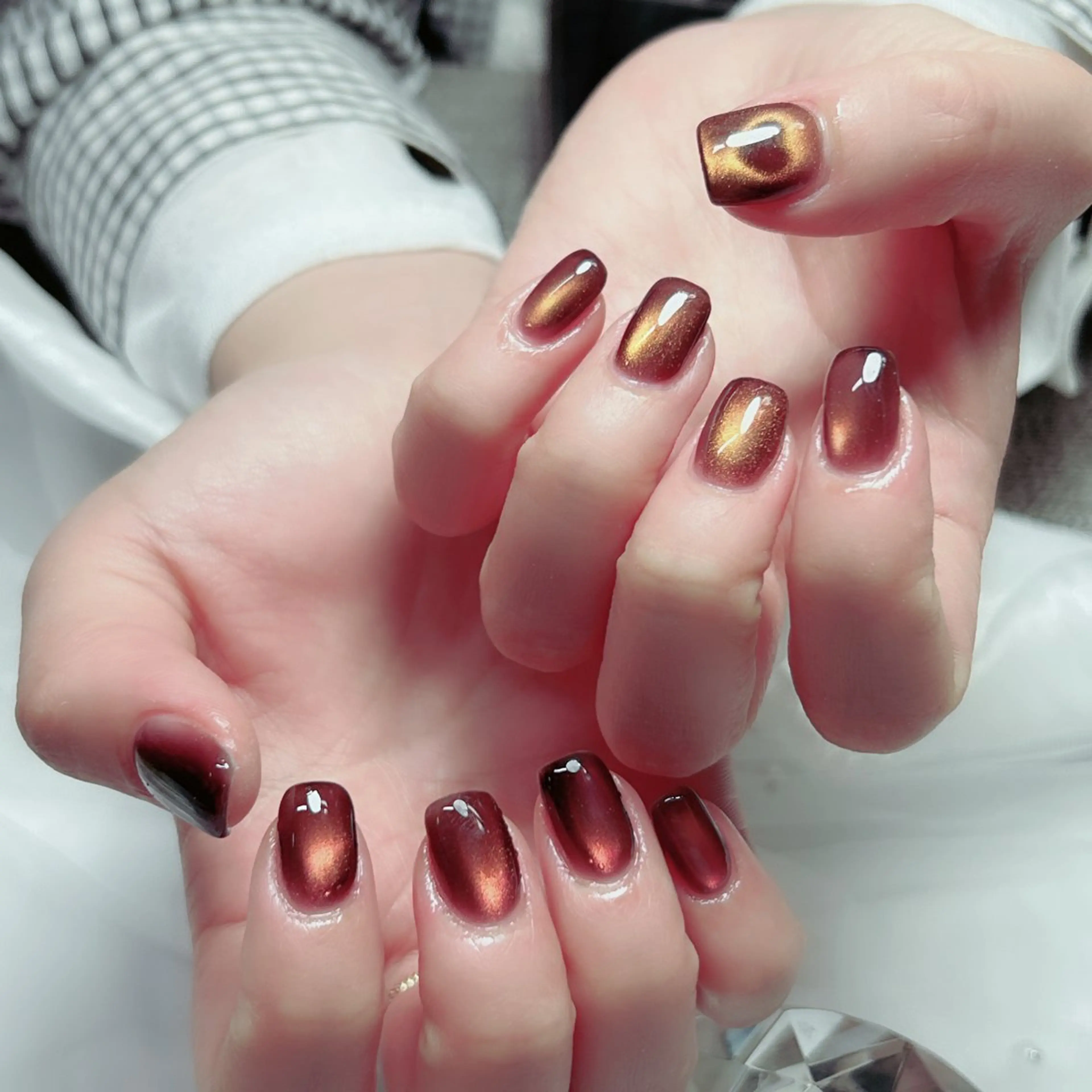 ネイル オーロラネイル フラワーネイル フレンチネイル キラキラネイル ラメ(グリッター) ハンドネイル Cute Tips nailのネイルデザイン