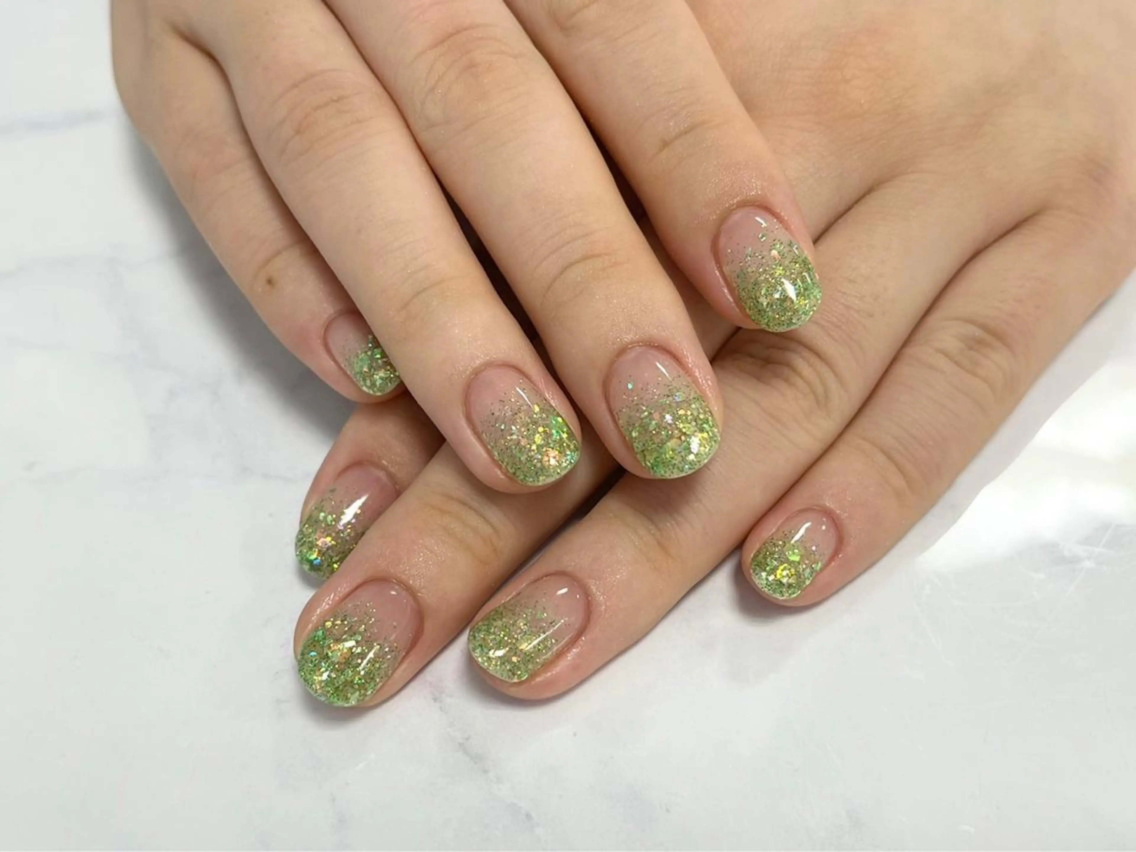 ネイル ラメ(グリッター) ラメグラデーション ハンドネイル e+LUCIA NAIL関内店所属・花岡 佑紀のネイルデザイン