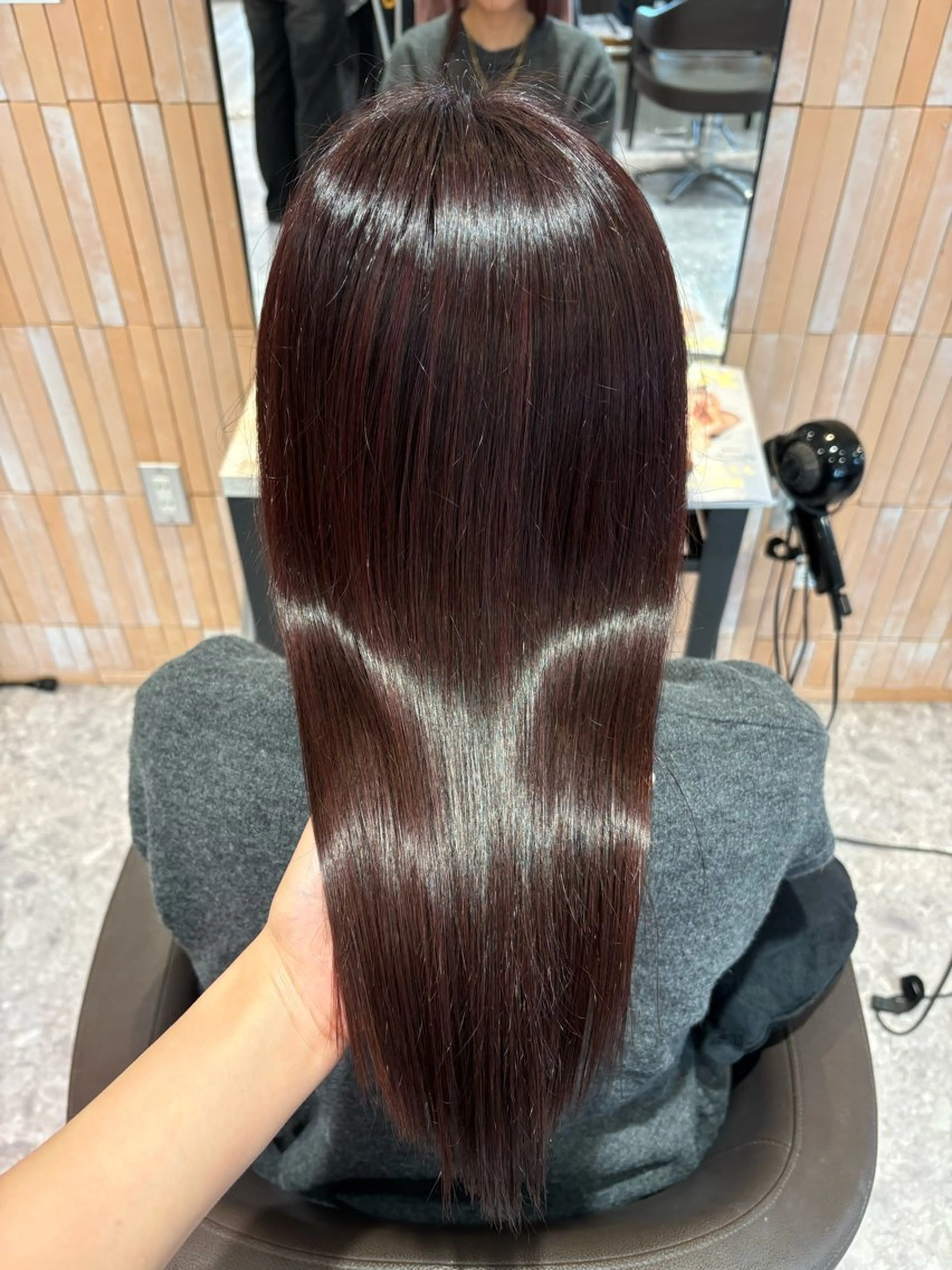 ロング カット ヘアカラー 岡本 彩香のヘアスタイル