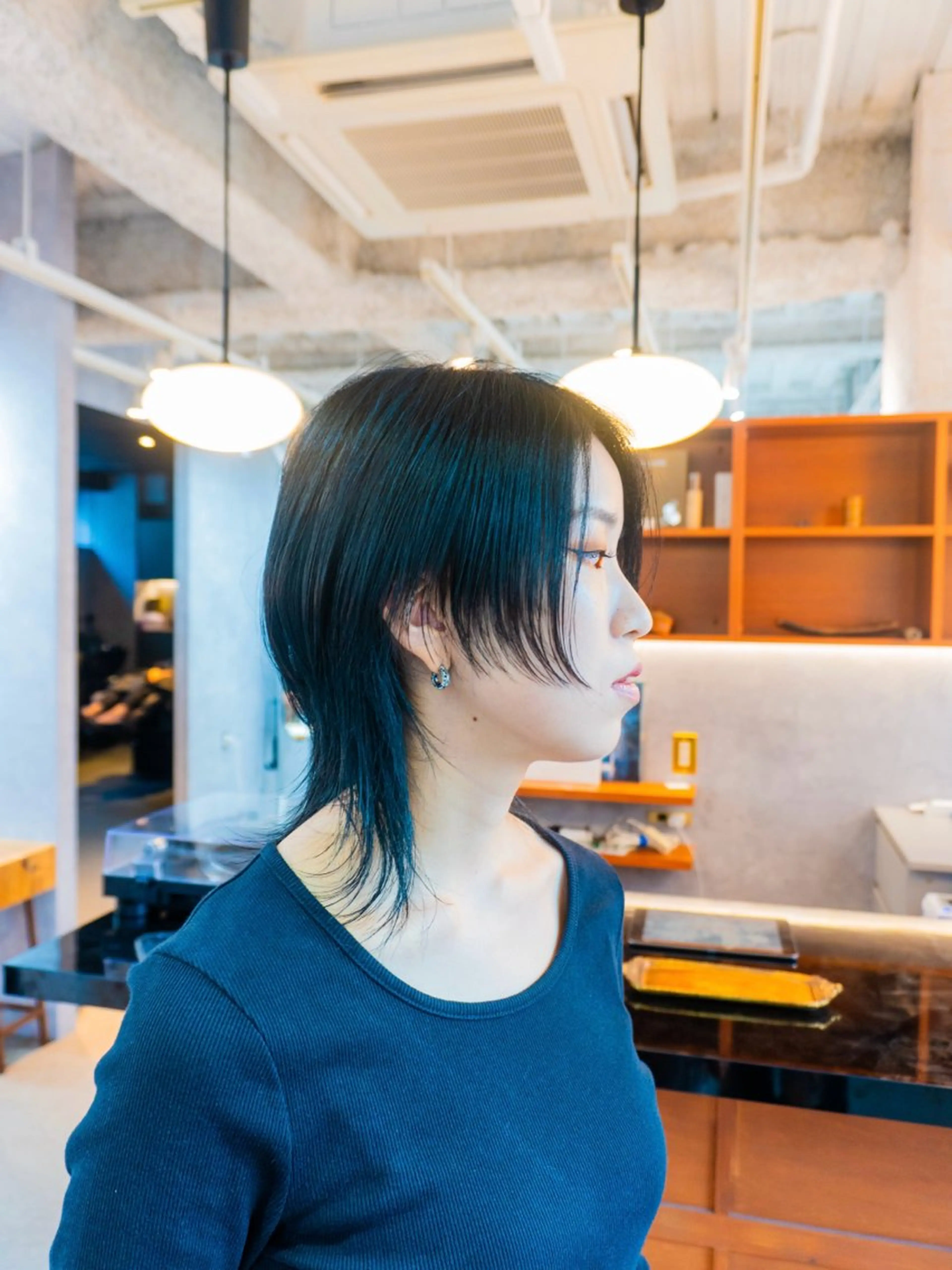 ミディアム カラー 黒髪 ブルーカラー ブルーブラック ウルフカット benji_名駅店所属・原颯希/ ボブ/ショートのヘアスタイル