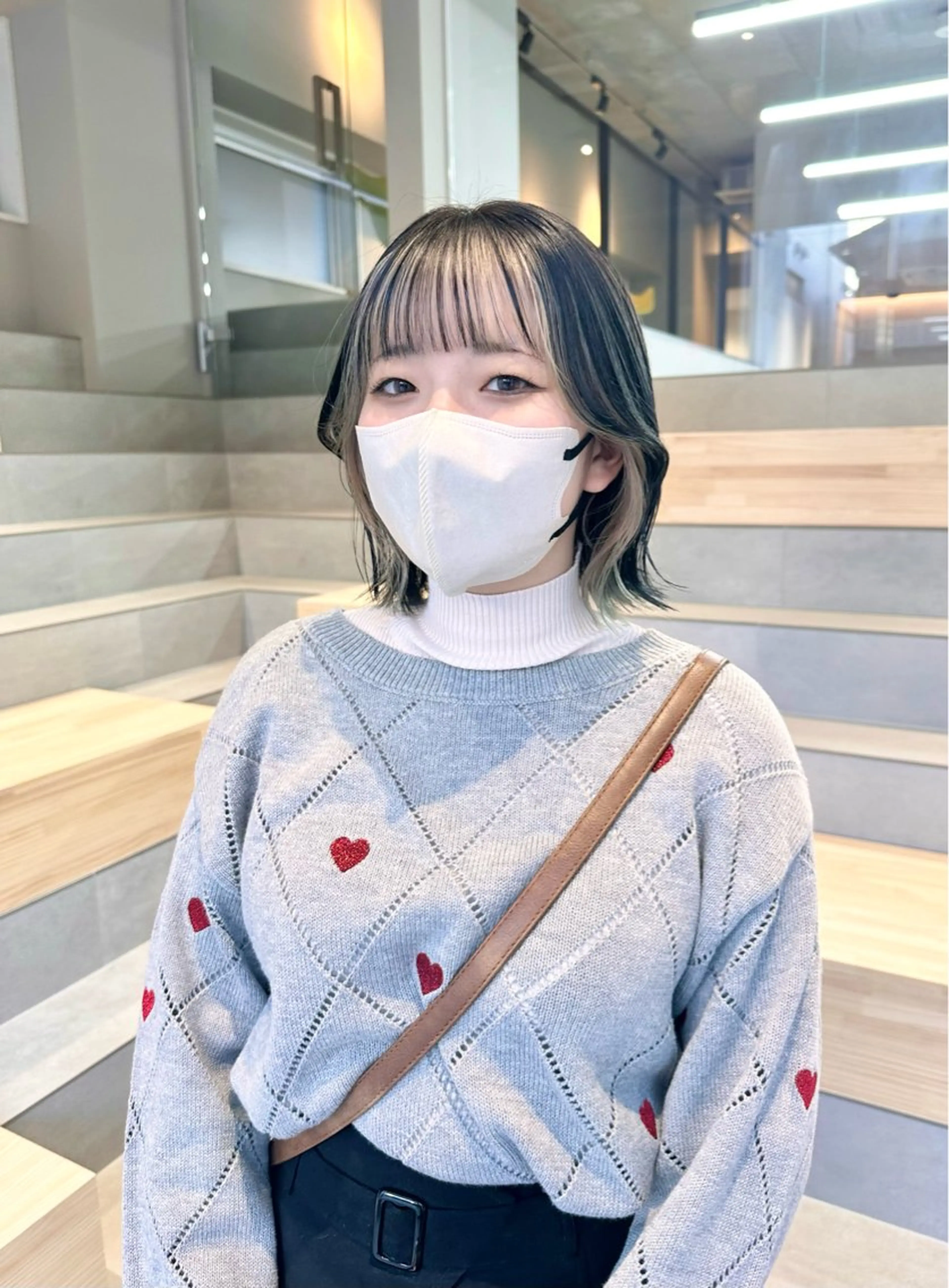 ミディアム カラー ミストバング  フェイスフレーミング カット 染谷 遥花のヘアスタイル