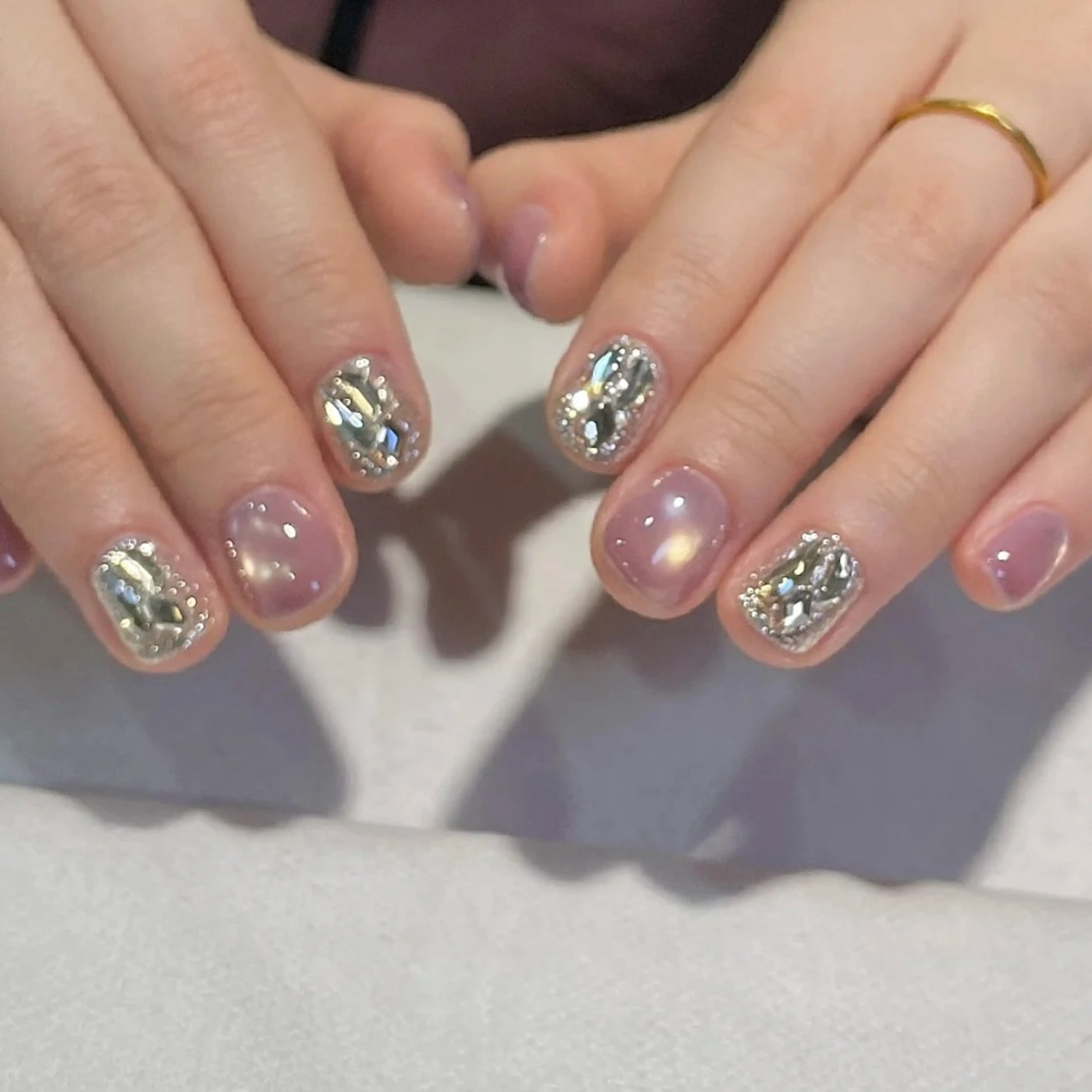 ネイル キラキラネイル ネイリストゆか💅 長さだし、深爪矯正のネイルデザイン