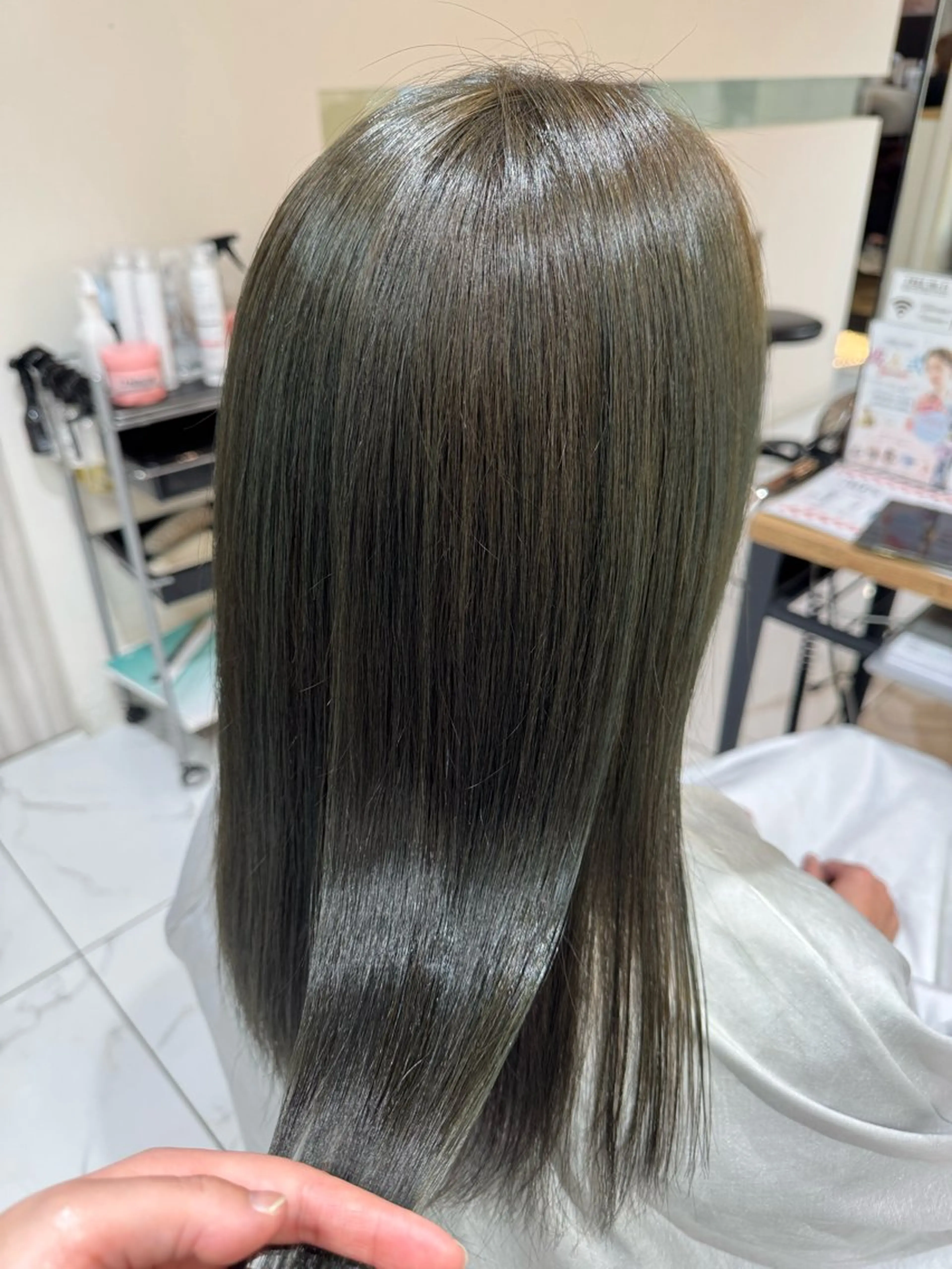 カラー 八木 菜美のヘアスタイル