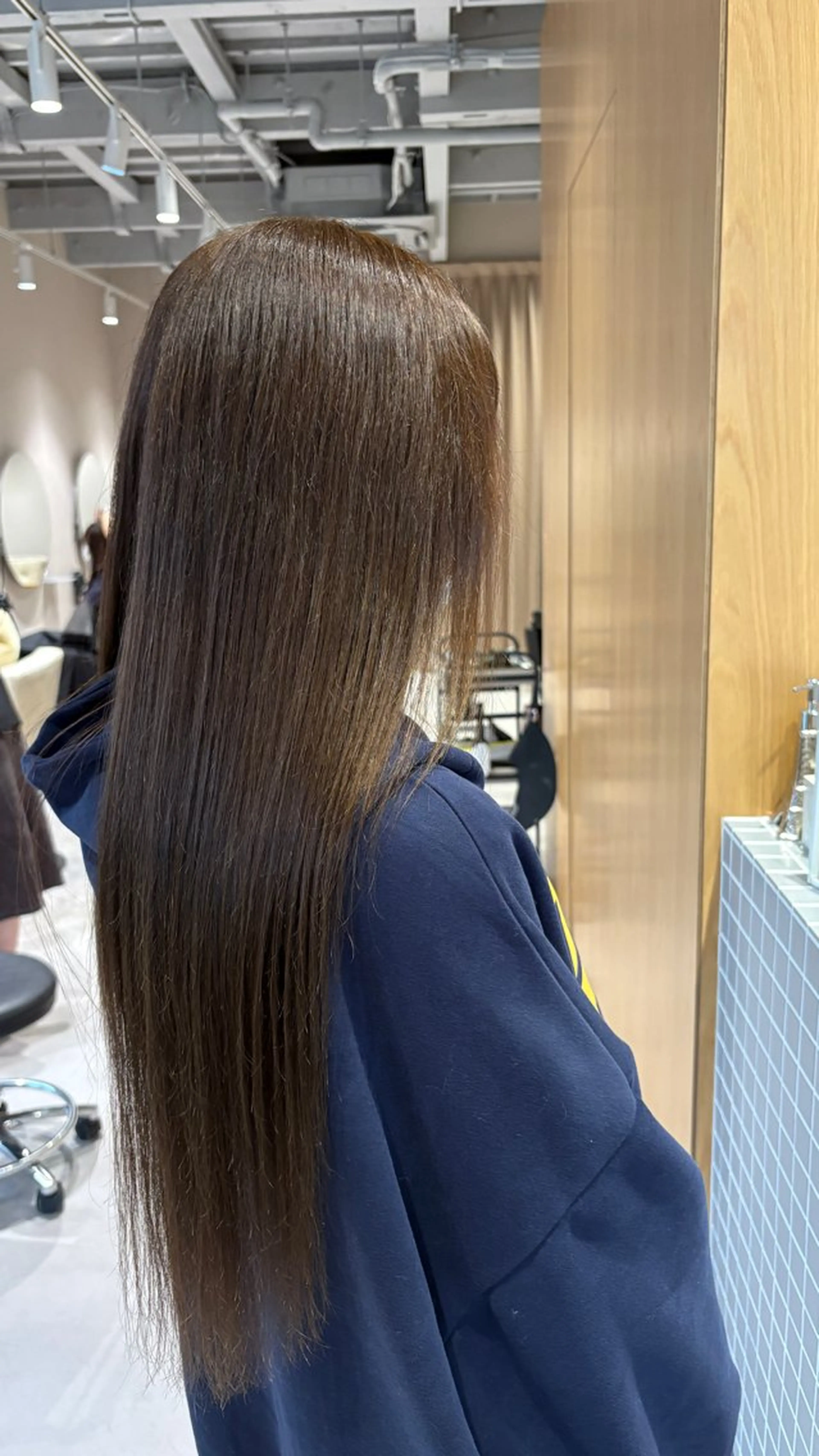 ロング ヘアカラー 井山 葵のヘアスタイル
