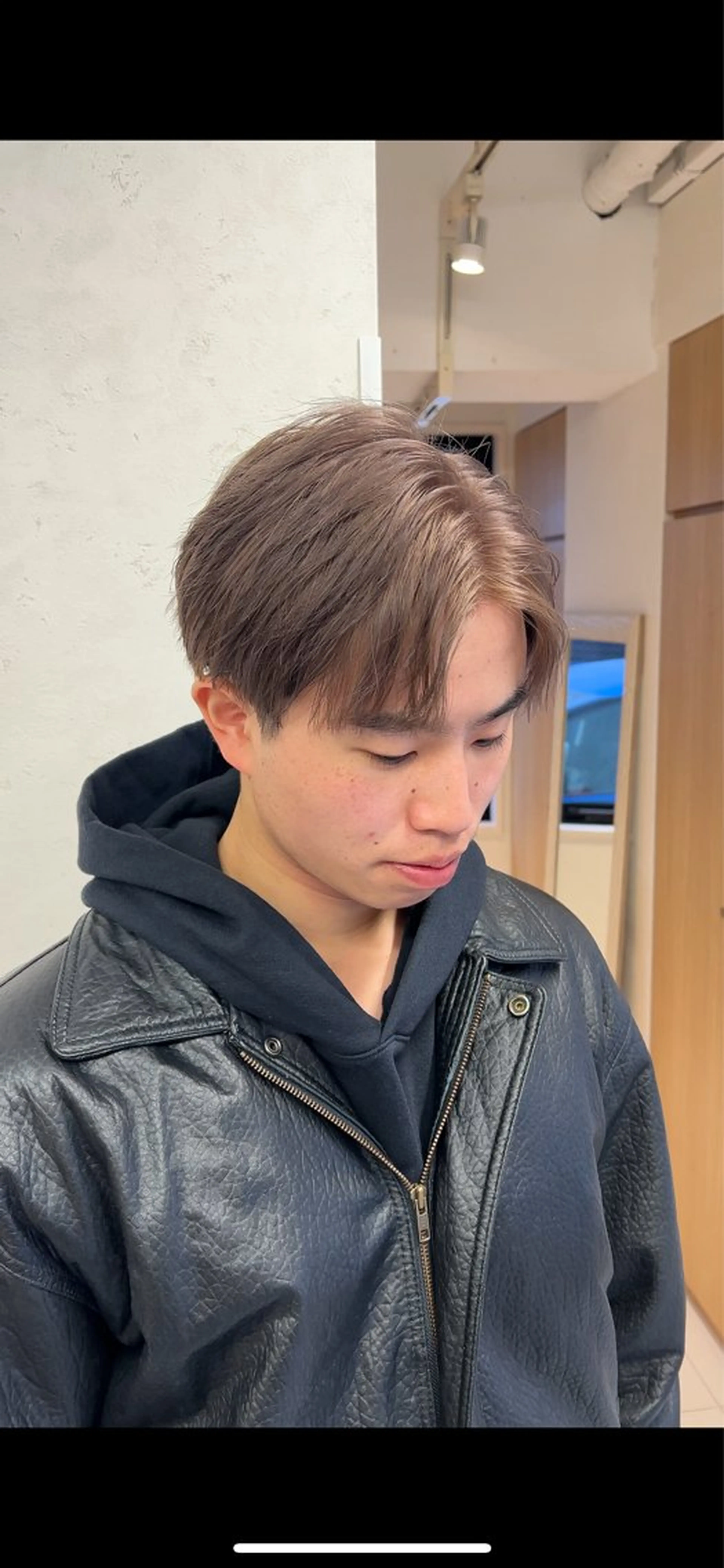 ショート カラー ベージュカラー ブリーチ ミルクティーベージュ カット ヘアカラー トリートメント 透明感カラー/ ダブルカラー /ソラのヘアスタイル