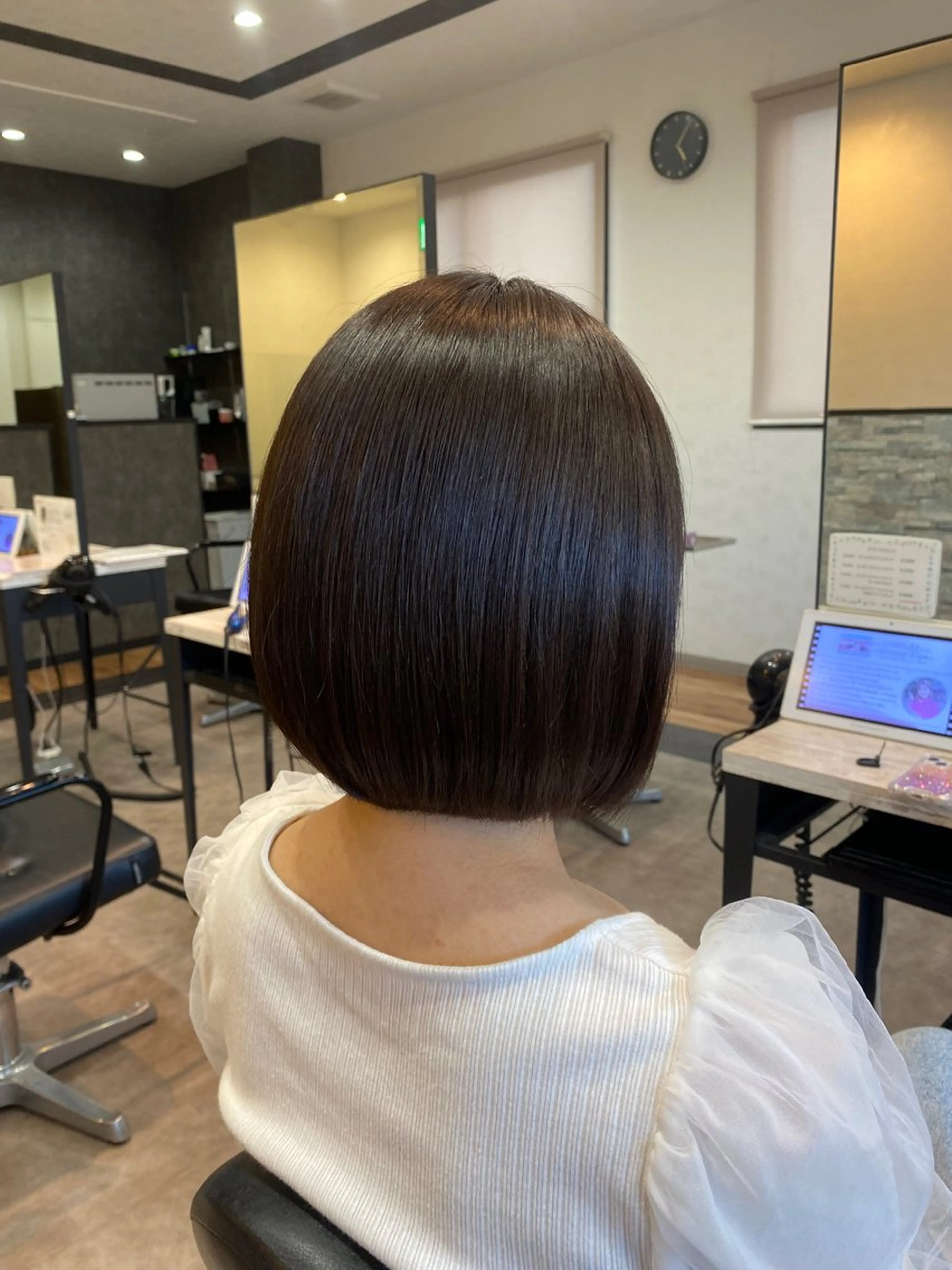 ショート ボブ カット 矢部 萌深のヘアスタイル