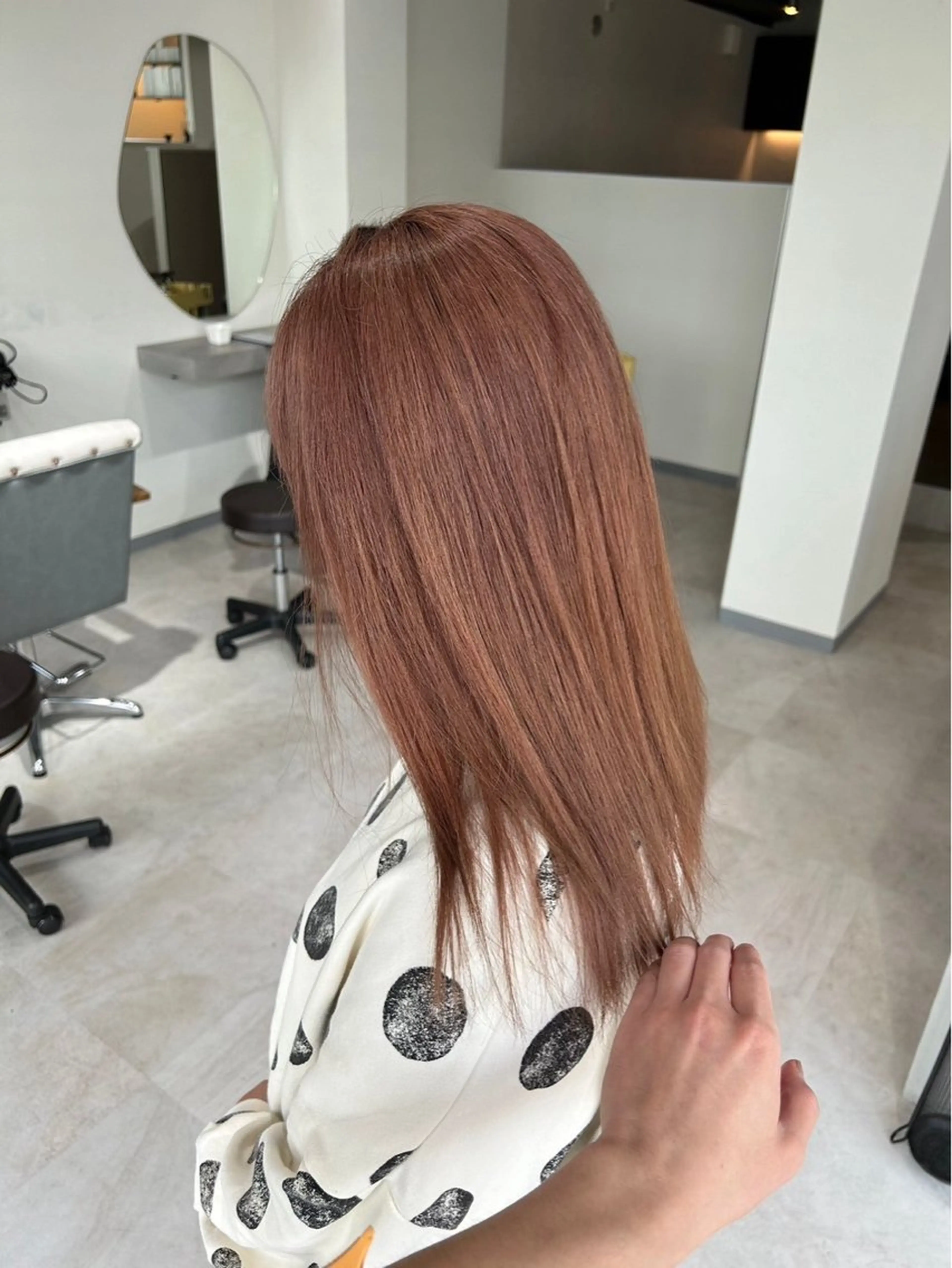 ロング カラー 白髪女性専門店: elpisのヘアスタイル