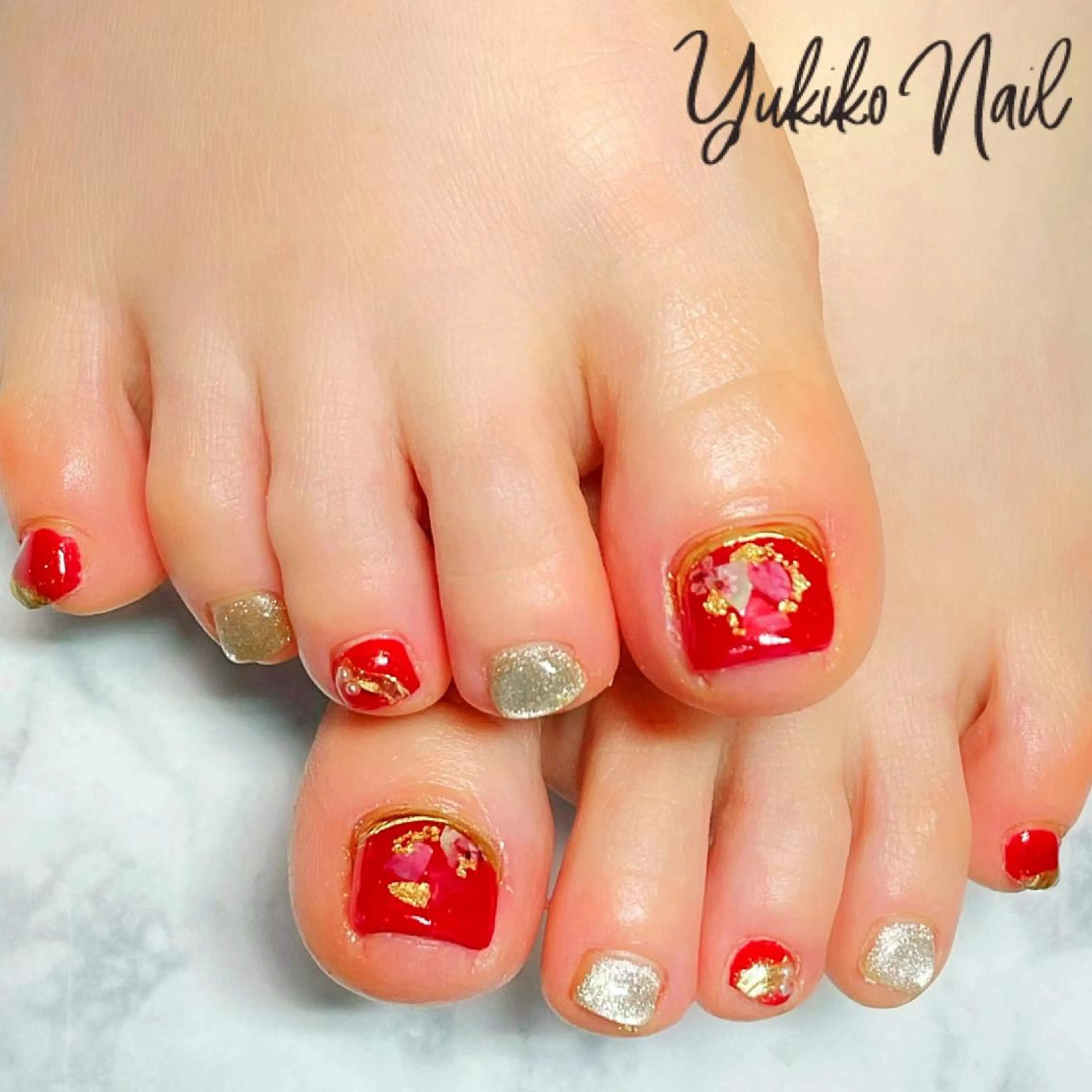 ネイル フットネイル マグネットネイル おそろいネイル ミラーネイル 赤色 ユキコ ネイルのネイルデザイン