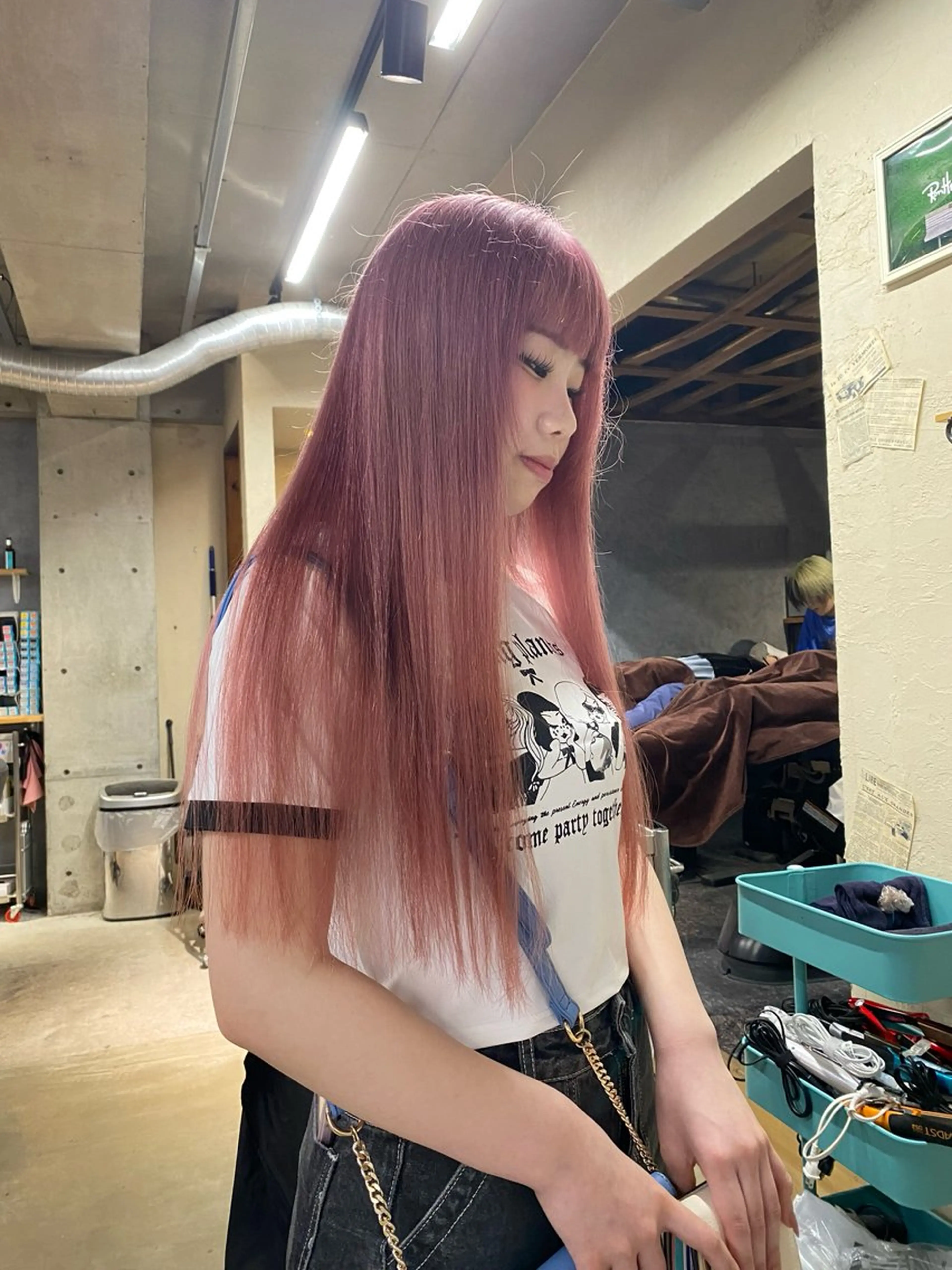 ロング カラー ブリーチ ケアブリーチ ピンクカラー カット ヘアカラー トリートメント SUONO所属・ブリーチムラ修正 /ハイトーン/青砥大のヘアスタイル