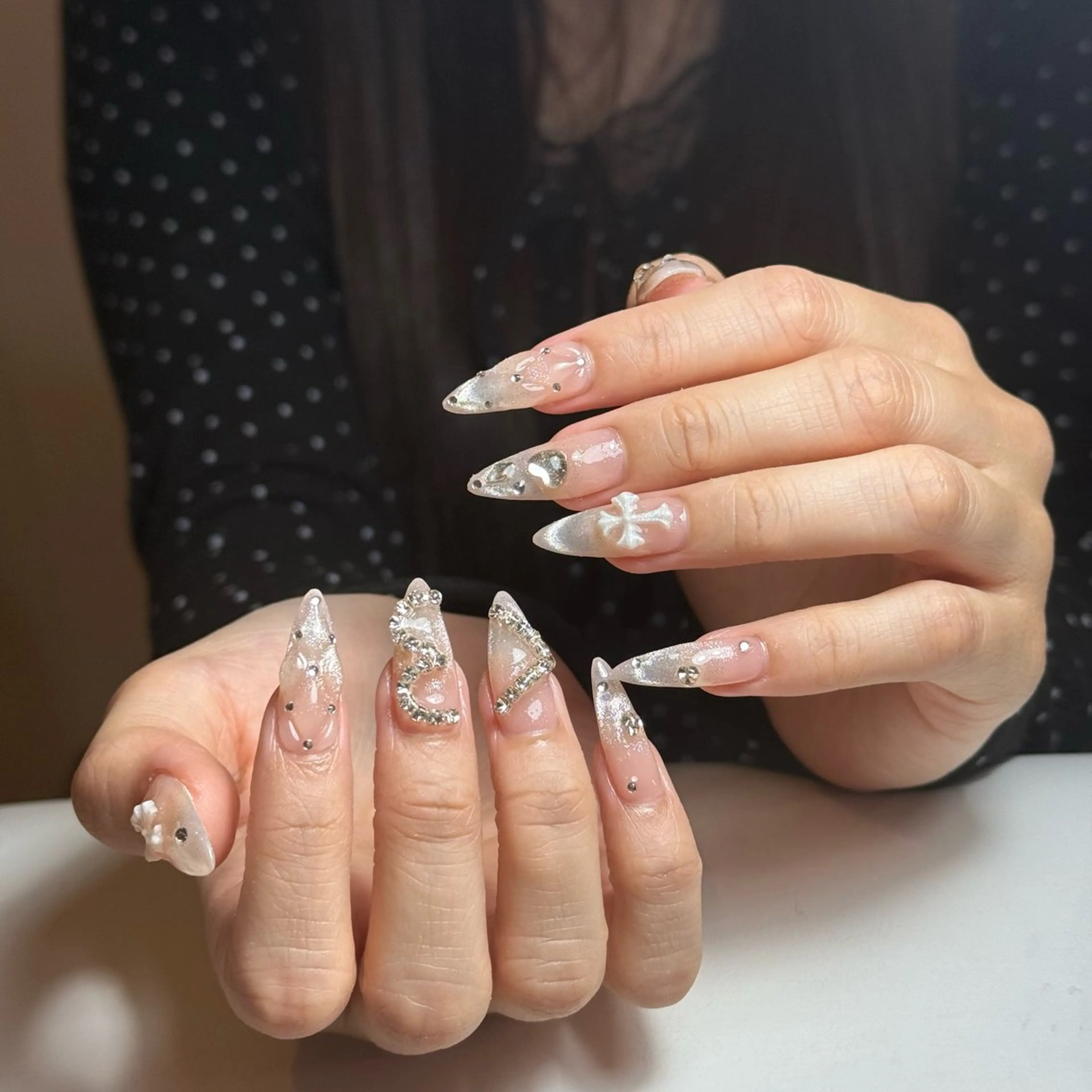 ネイル チークネイル フレンチネイル グラデーション キラキラネイル 韓国ネイル ハンドネイル Risa_ Nailのネイルデザイン