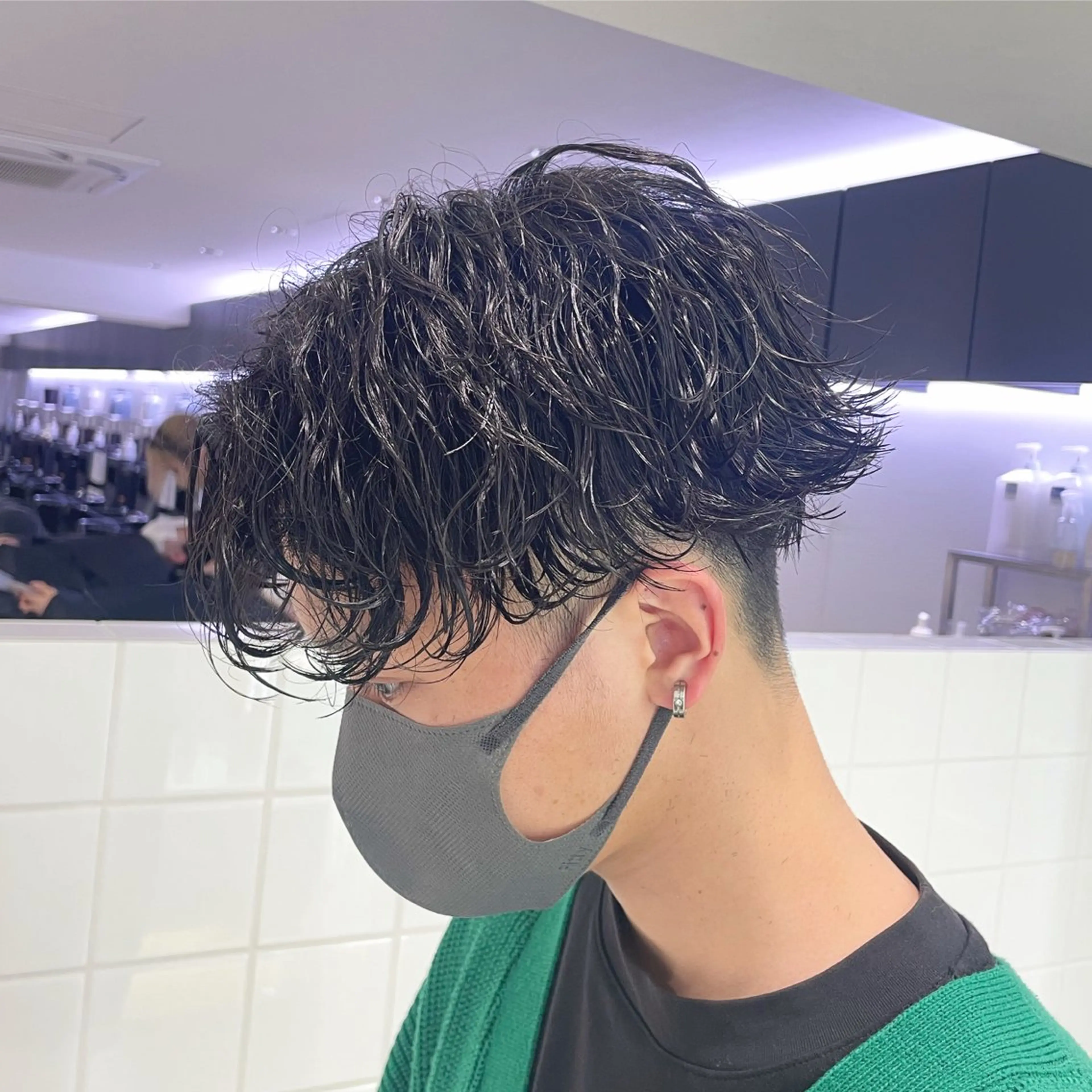 セミロング パーマ ヘアアレンジ メンズ メンズパーマ セミロングパーマ 艶カラー の達人のヘアスタイル