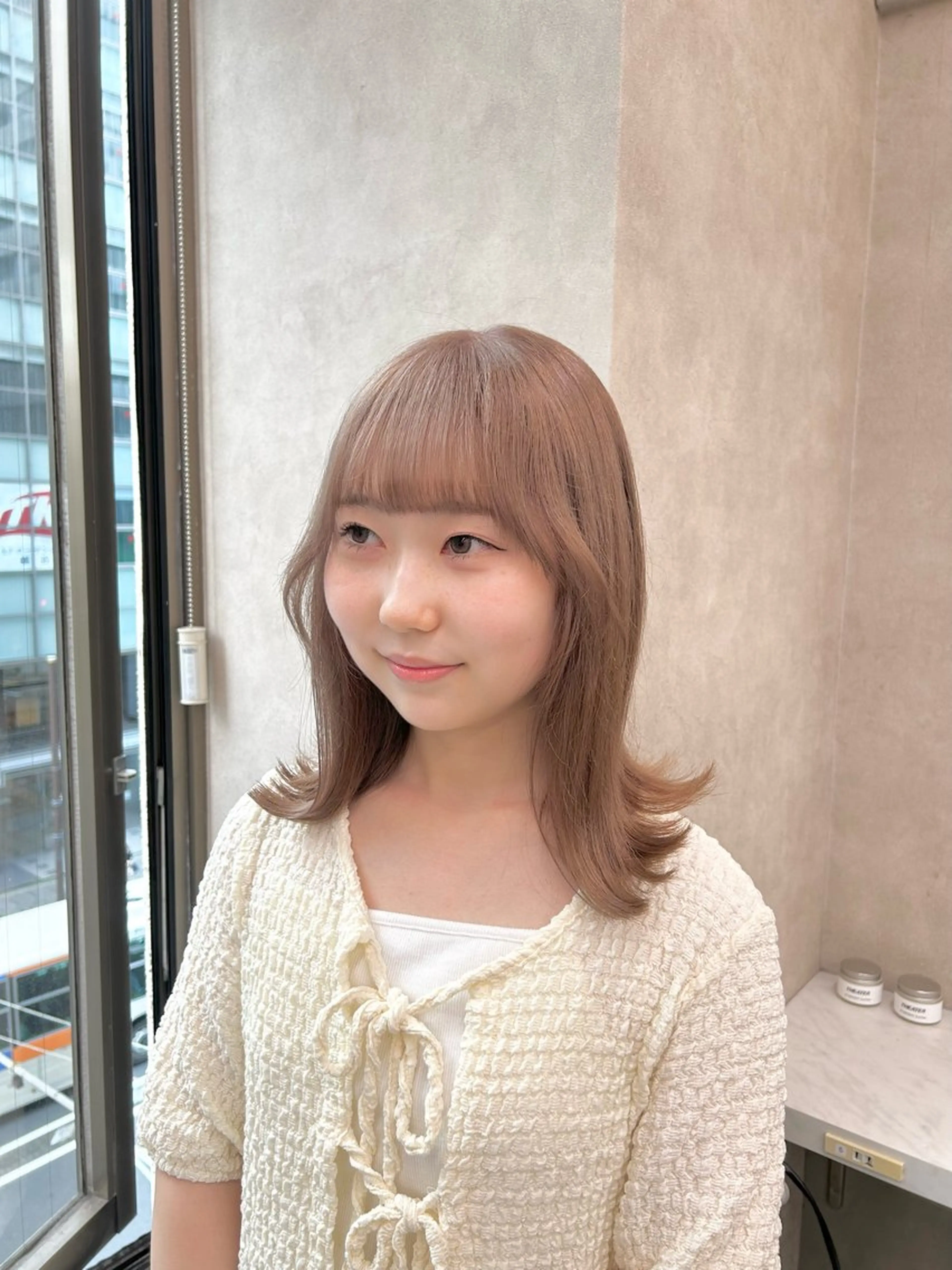 カラー ヘアカラー トリートメント ベージュ／ブラウン/ ナチュラルレイヤーのヘアスタイル