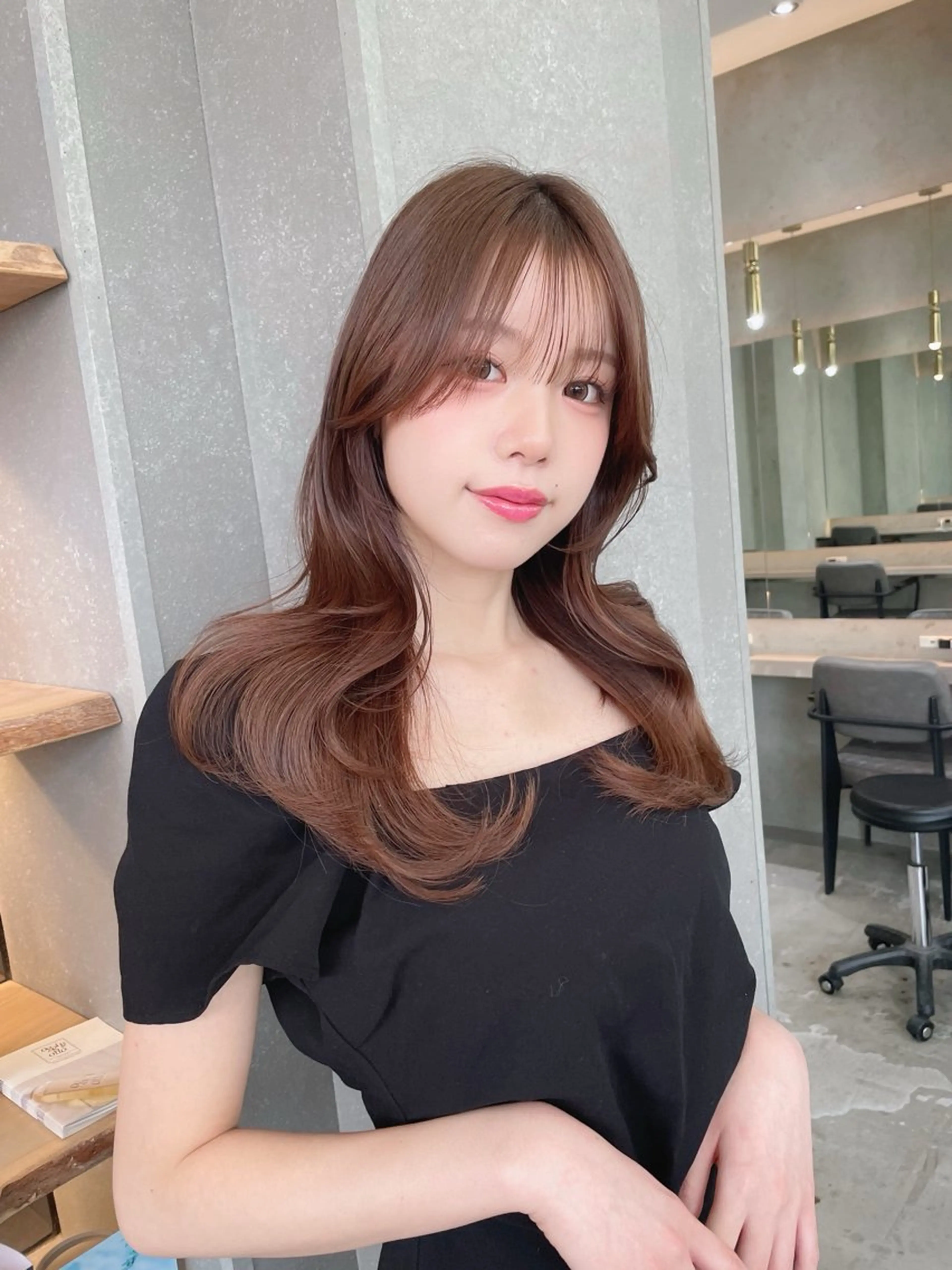 セミロング カット ヘアカラー トリートメント 山本翔一郎 韓国顔周りレイヤーのヘアスタイル