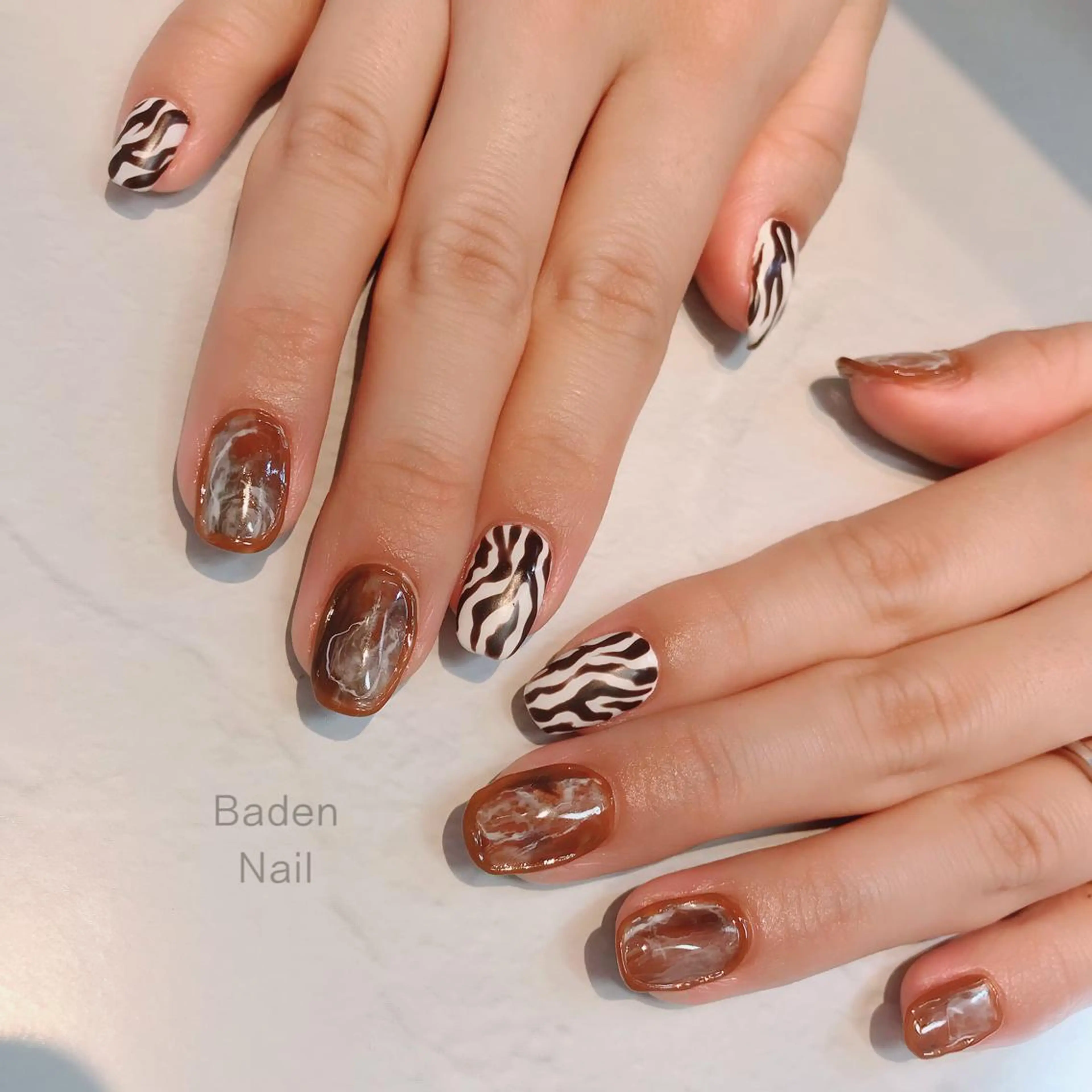 ネイル アニマル柄 マットネイル ニュアンスネイル ハンドネイル Baden Nail ﾊﾞ-ﾃﾞﾝ ﾈｲﾙのネイルデザイン
