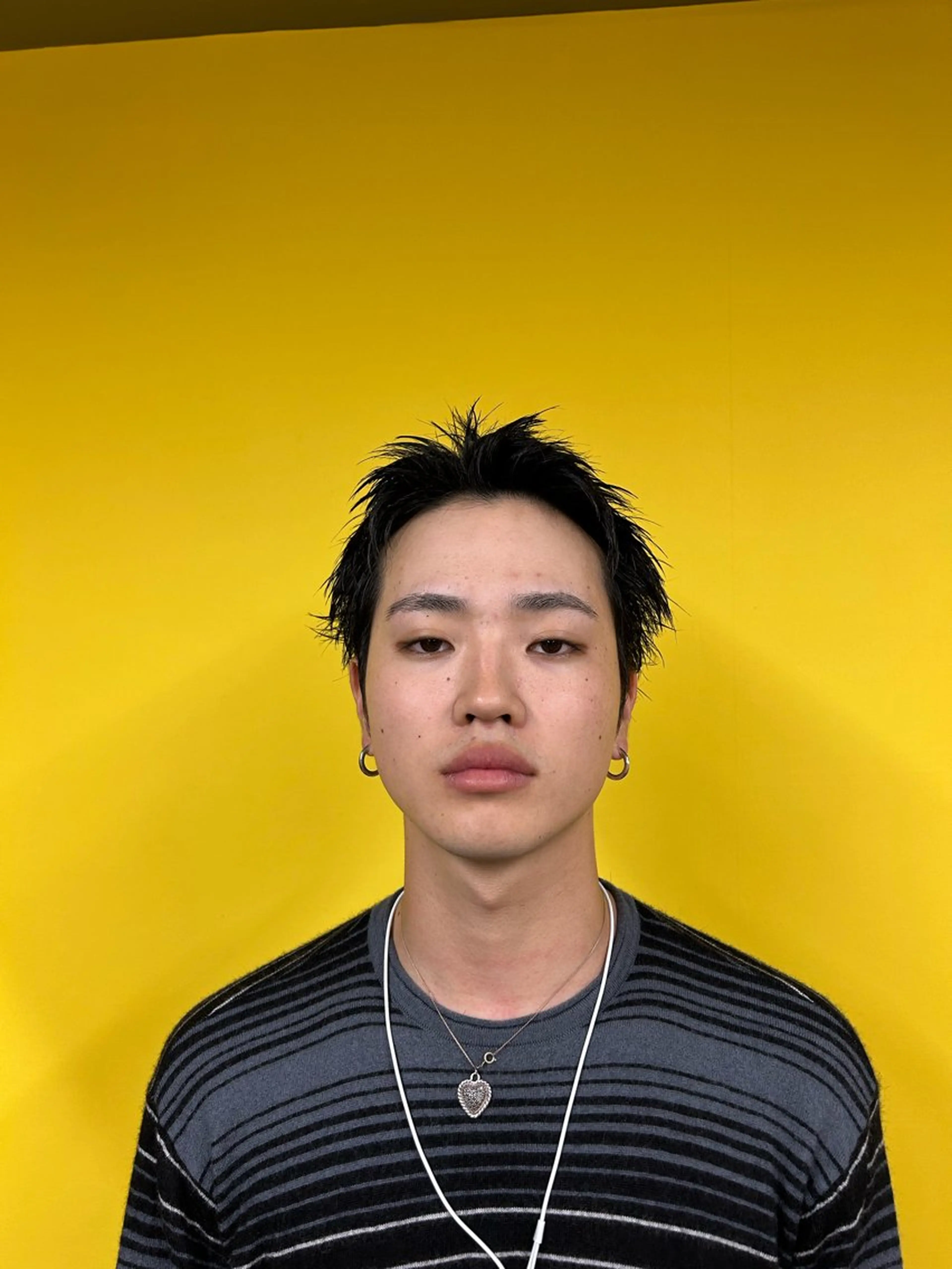 ショート メンズ 刈り上げ ブラケン 恵太　アンソニーのヘアスタイル