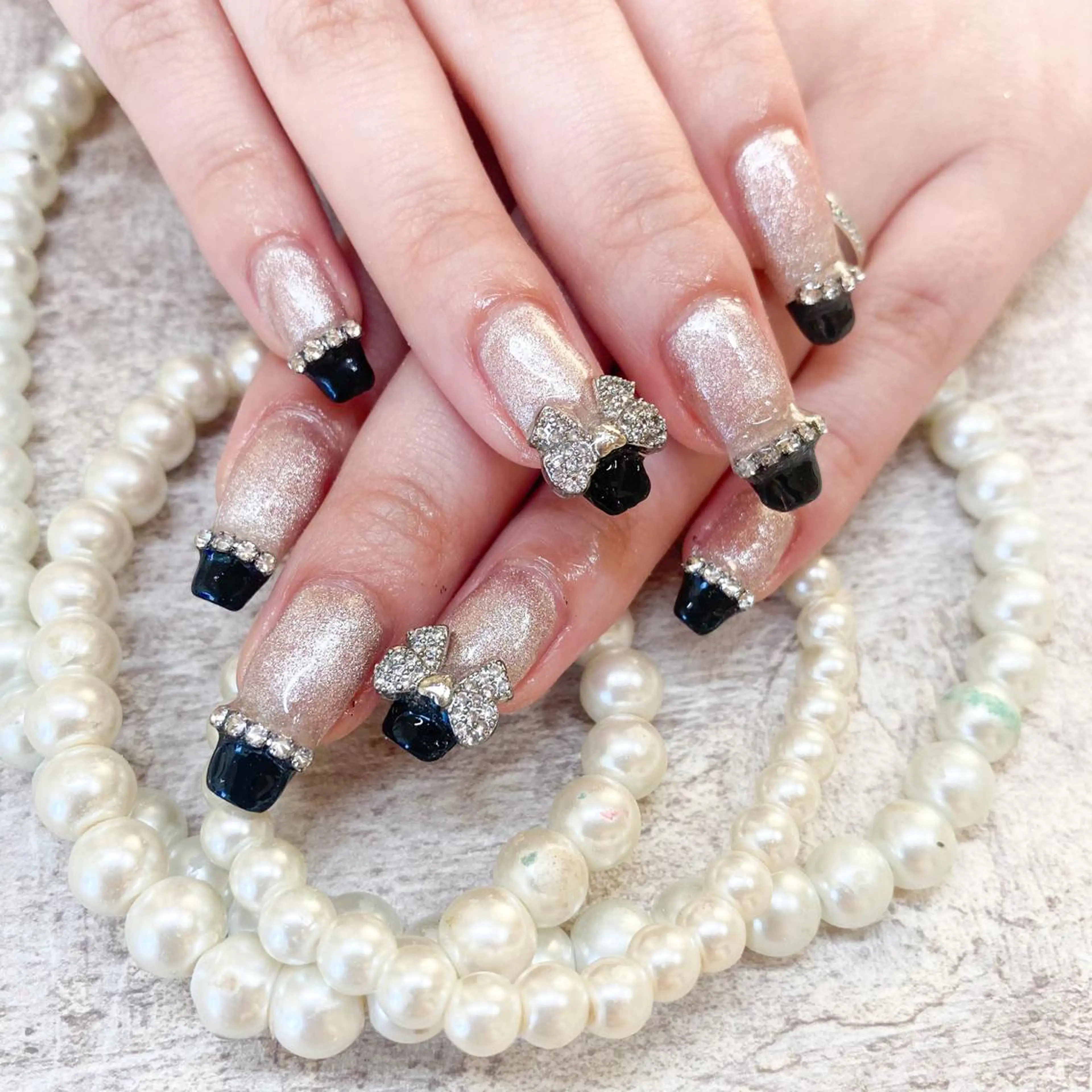 ネイル フレンチネイル マグネットネイル 持ち込み ハンドネイル ゴテゴテ💙ワンホン リオナのネイルデザイン