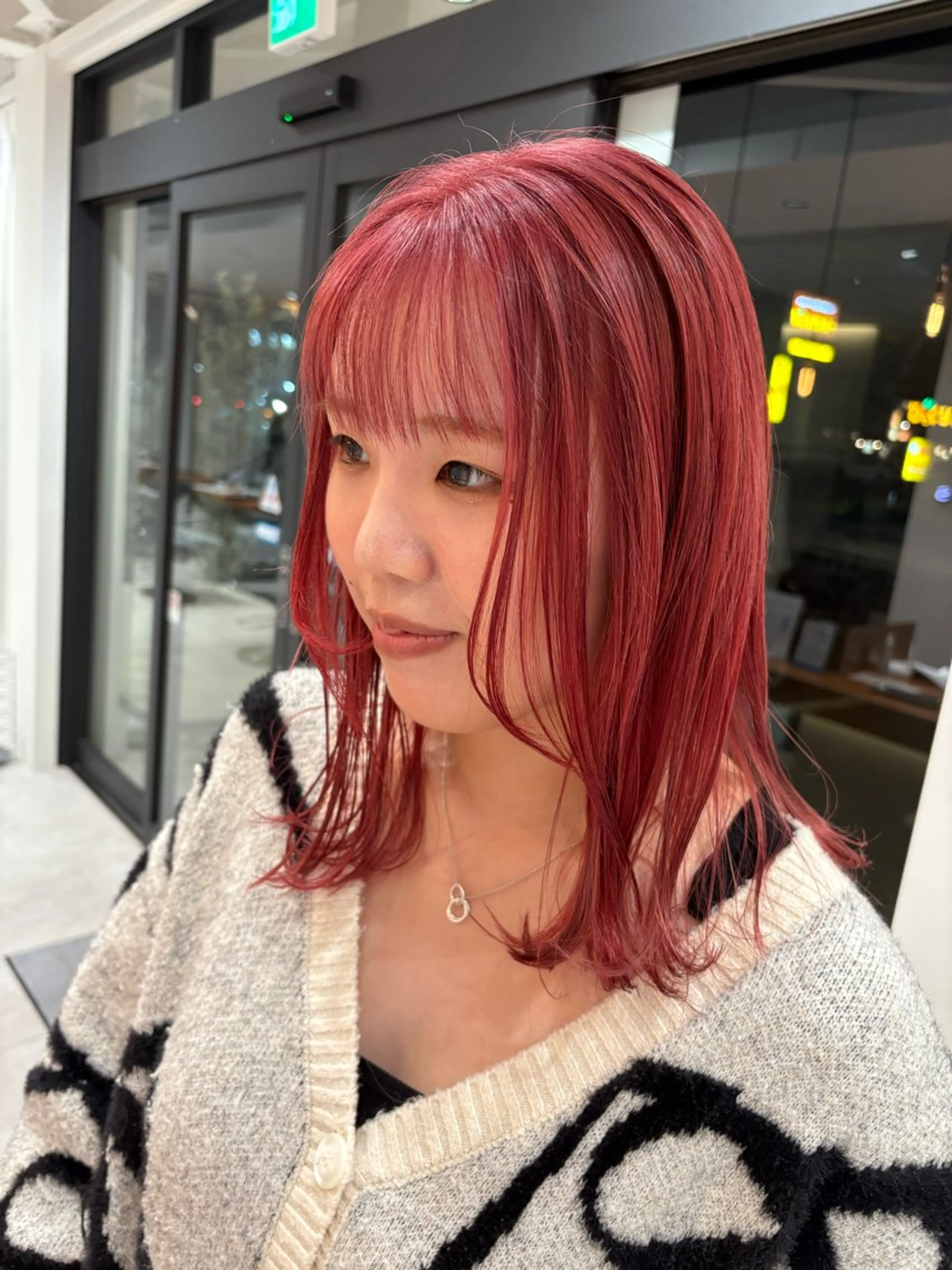 ミディアム カラー ベージュカラー ブリーチ ピンクカラー ピンクベージュ ルビー FLUNSいわき所属・岩岸 すずのヘアスタイル