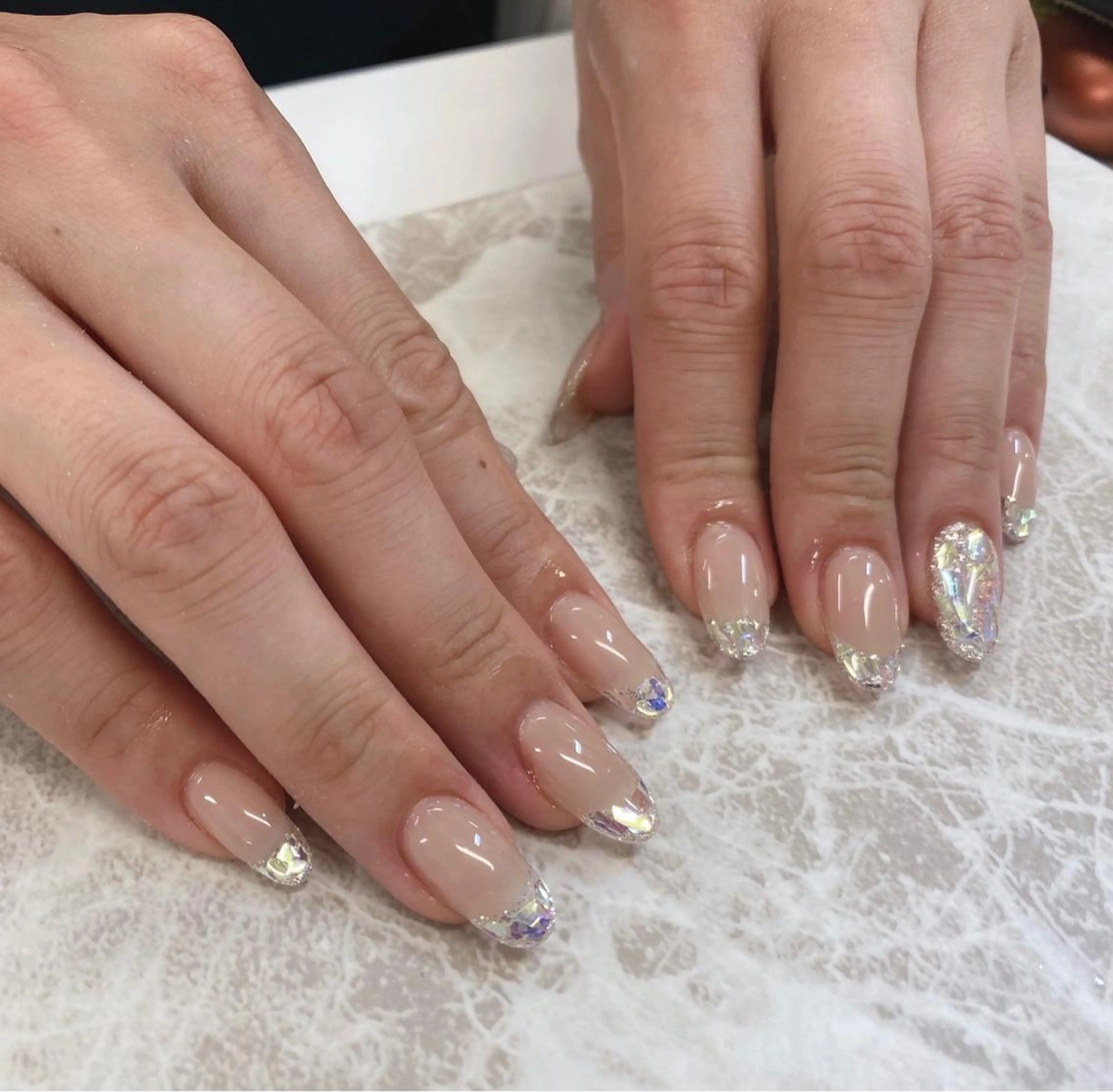 ネイル 長さ出し フレンチネイル ガラスフレンチ キラキラネイル シンプルネイル ハンドネイル salon  Lilou所属・salon Lilouのネイルデザイン