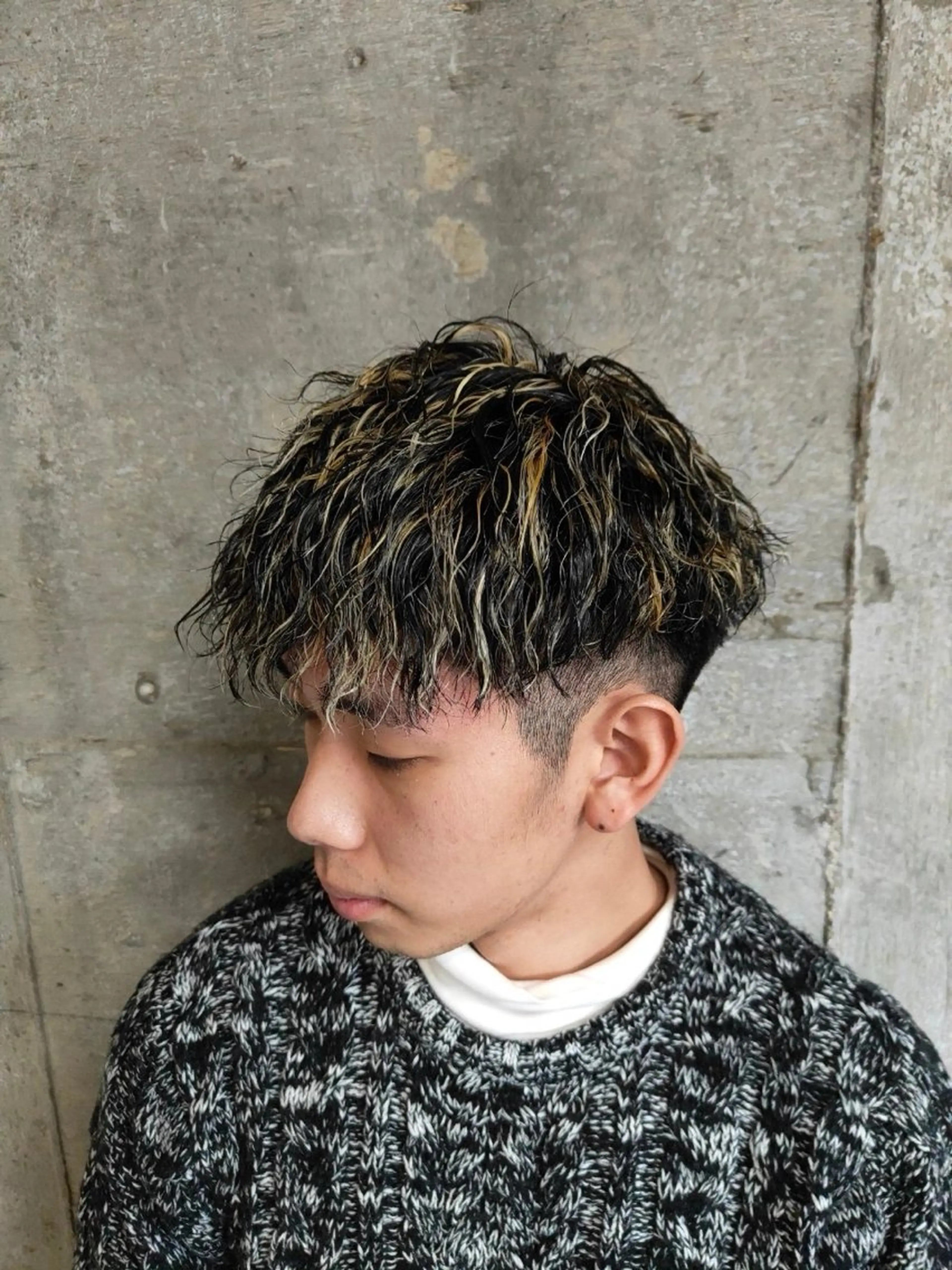 カラー メンズ メンズメッシュ メンズパーマ メッシュ 窪田 欣恭のヘアスタイル