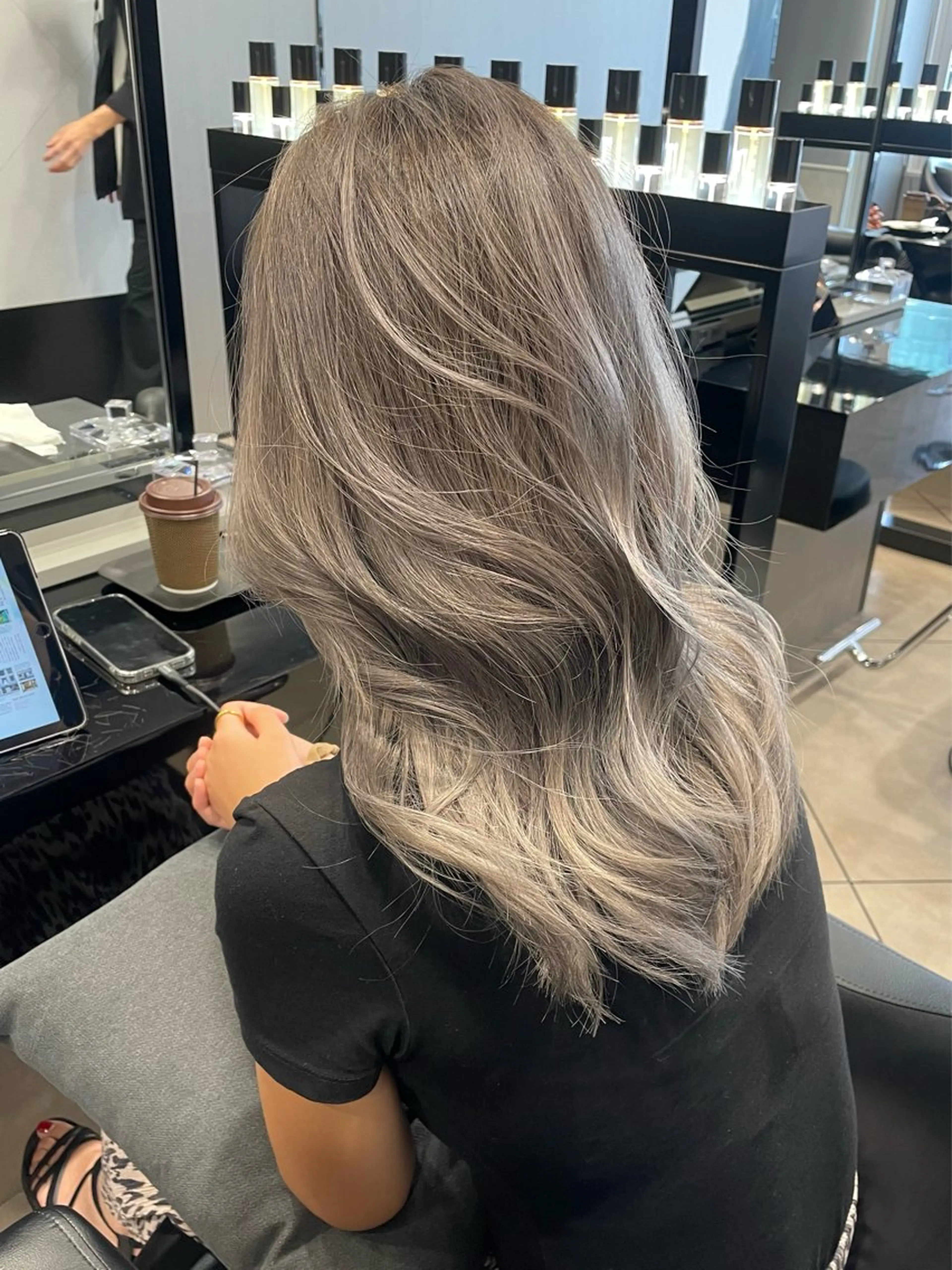 【minimo限定価格】ダメージレスダブルカラー⭐️カット+ケアブリーチ+トリートメントの写真