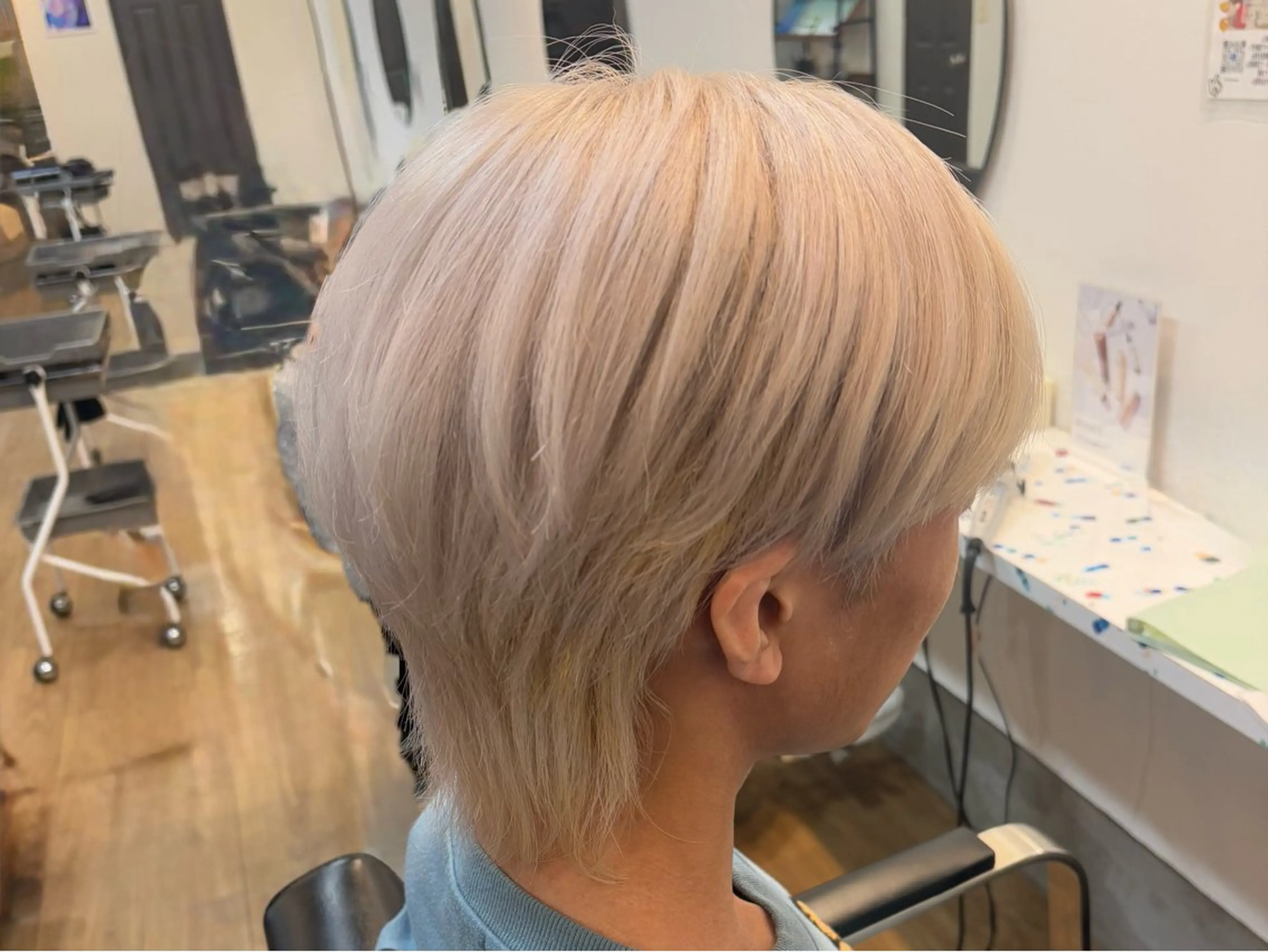 カラー メンズ メンズブリーチ ベージュカラー ブリーチ ホワイトベージュ まろやかなベージュ 小池春樹のヘアスタイル