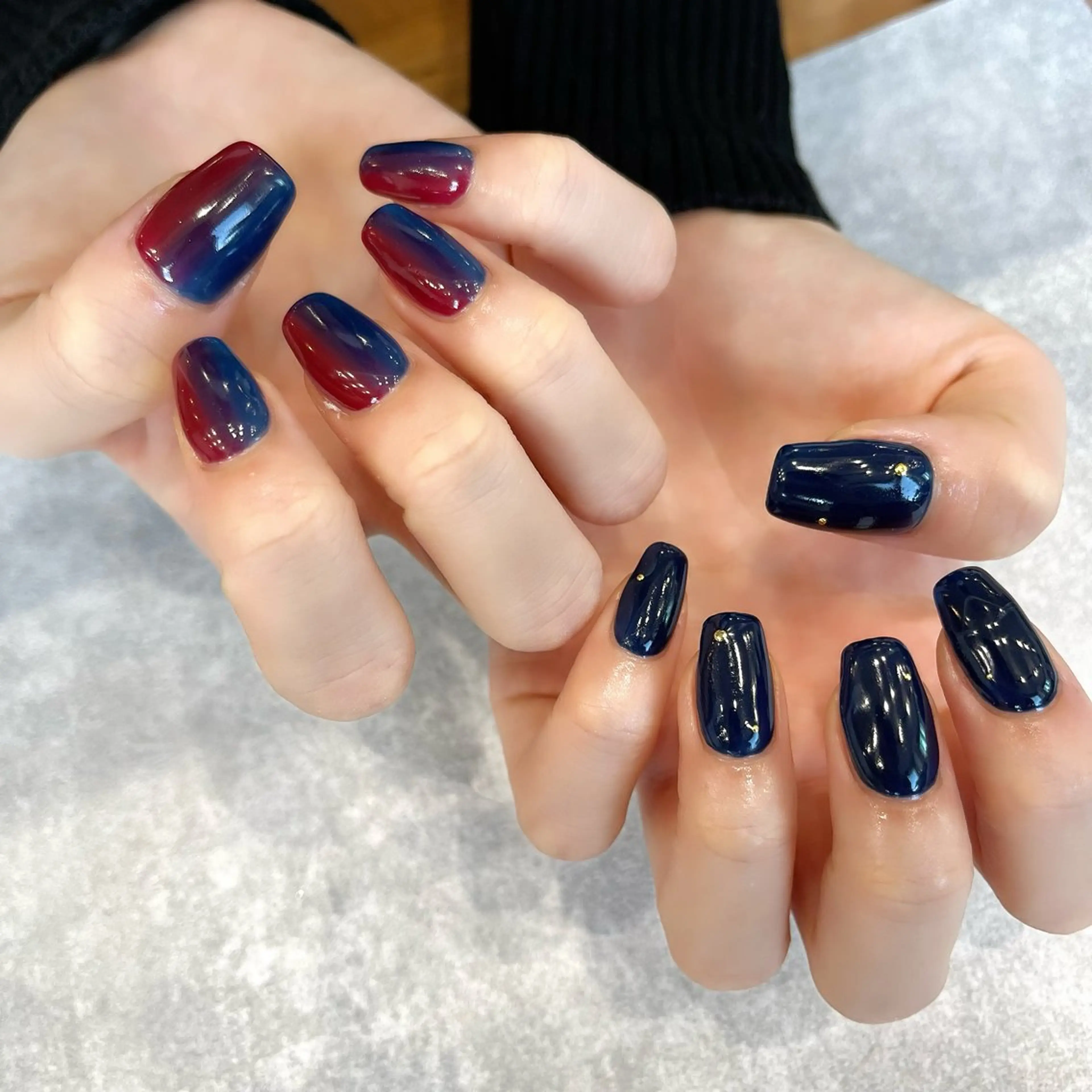 ネイル ボルドー グラデーション ネイビー シンプルネイル ハンドネイル 阿部 ほのかのネイルデザイン