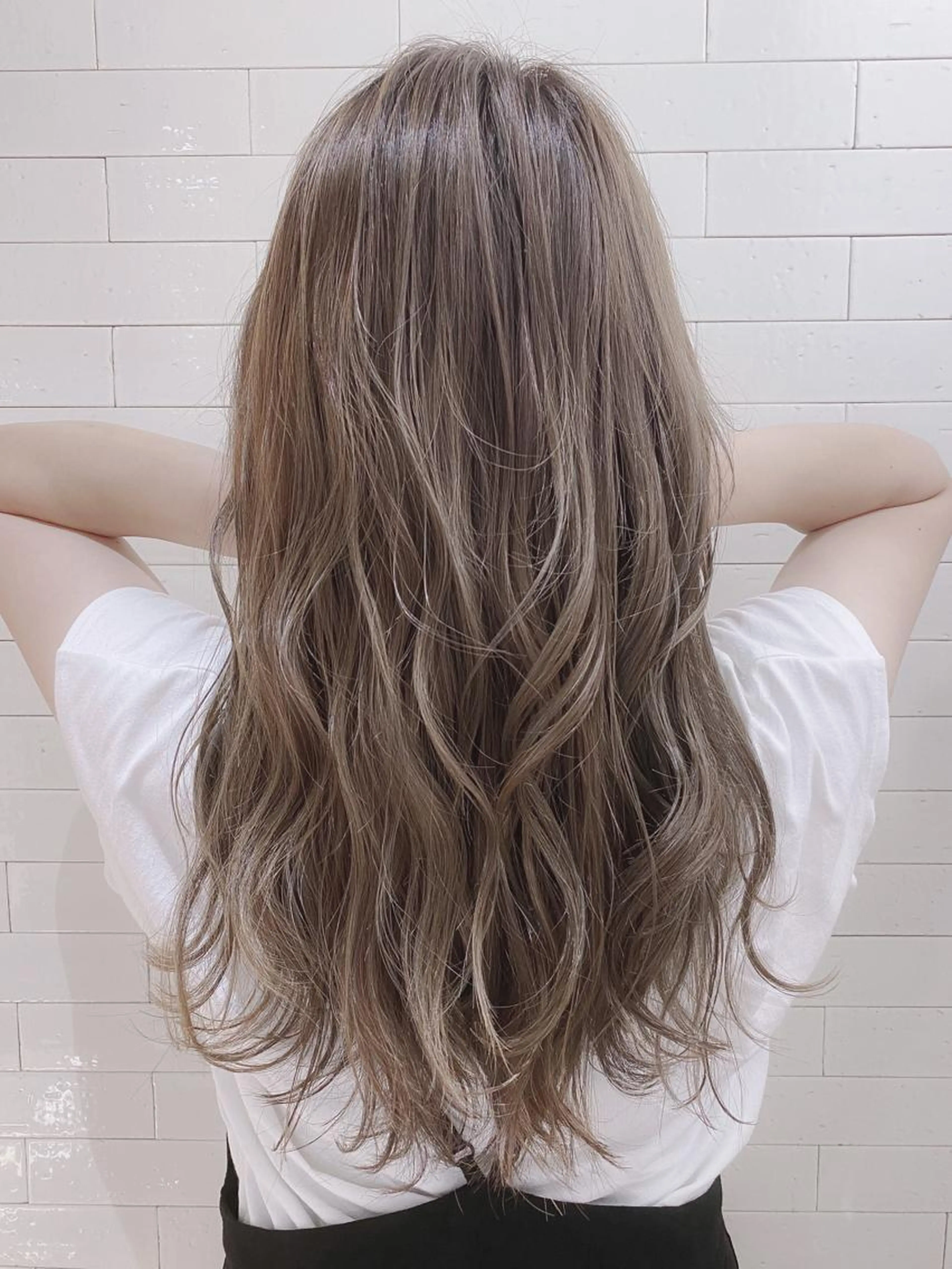 最新【🩷透明感カラー🩵】イルミナカラー➕艶トリの写真