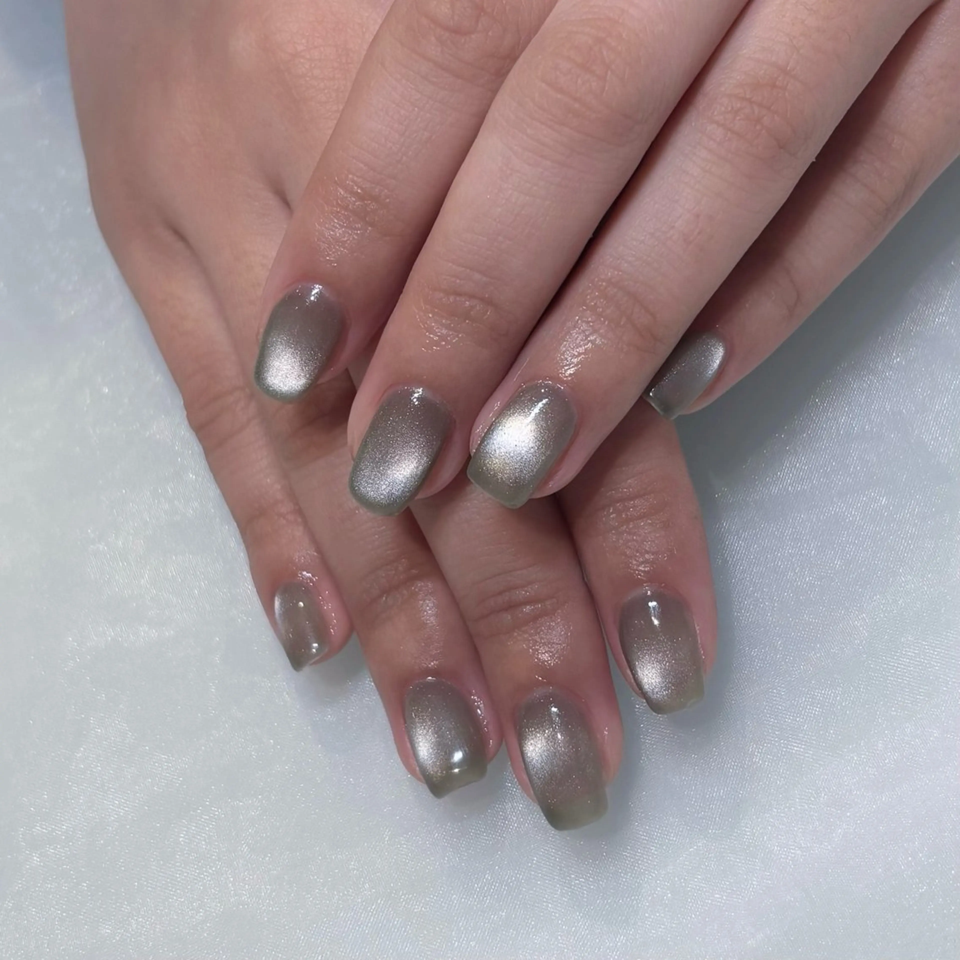 ネイル グリーン マグネットネイル ワンカラーネイル ハンドネイル HIYORI 🩷のネイルデザイン