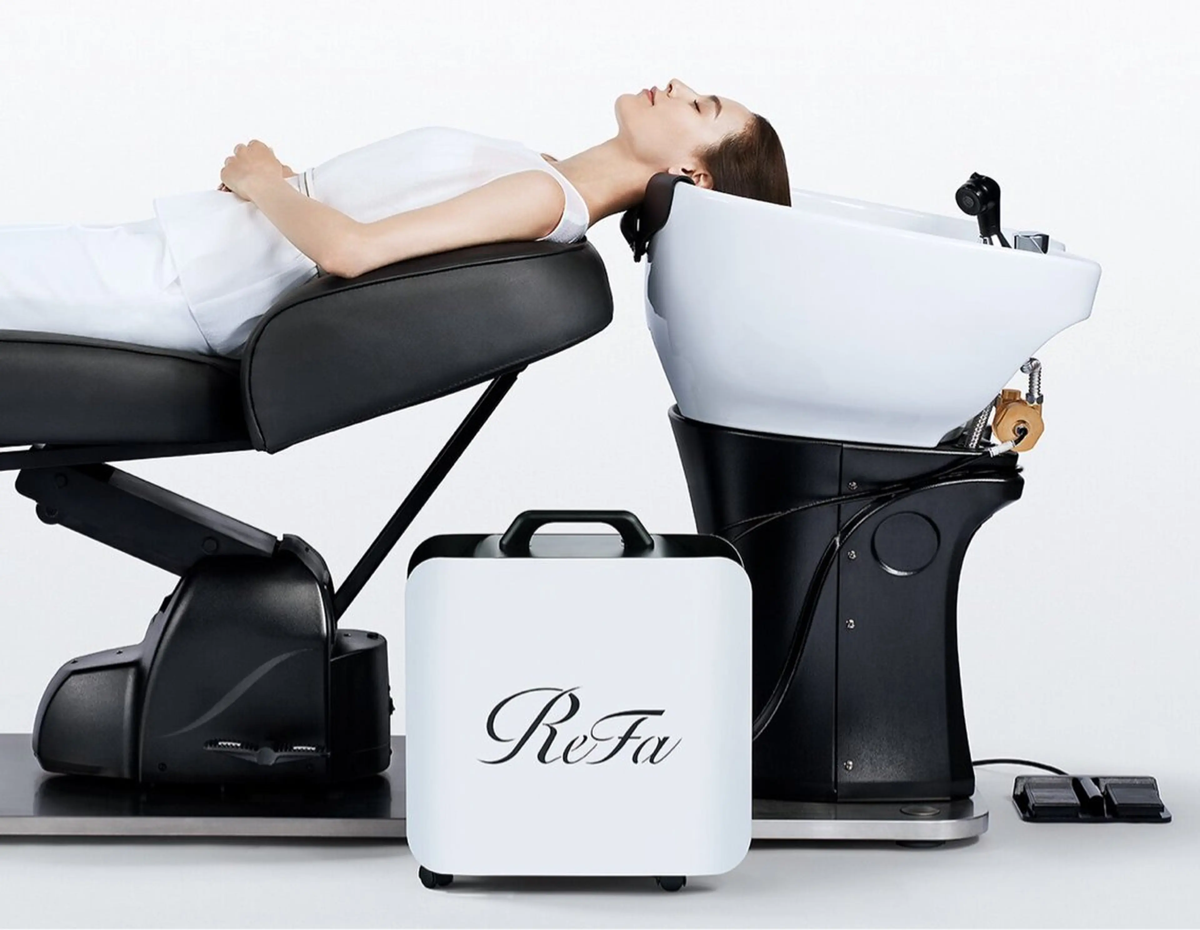 ヘッドスパ+トリートメント+ブロー+ReFaVEENA ¥5500の写真