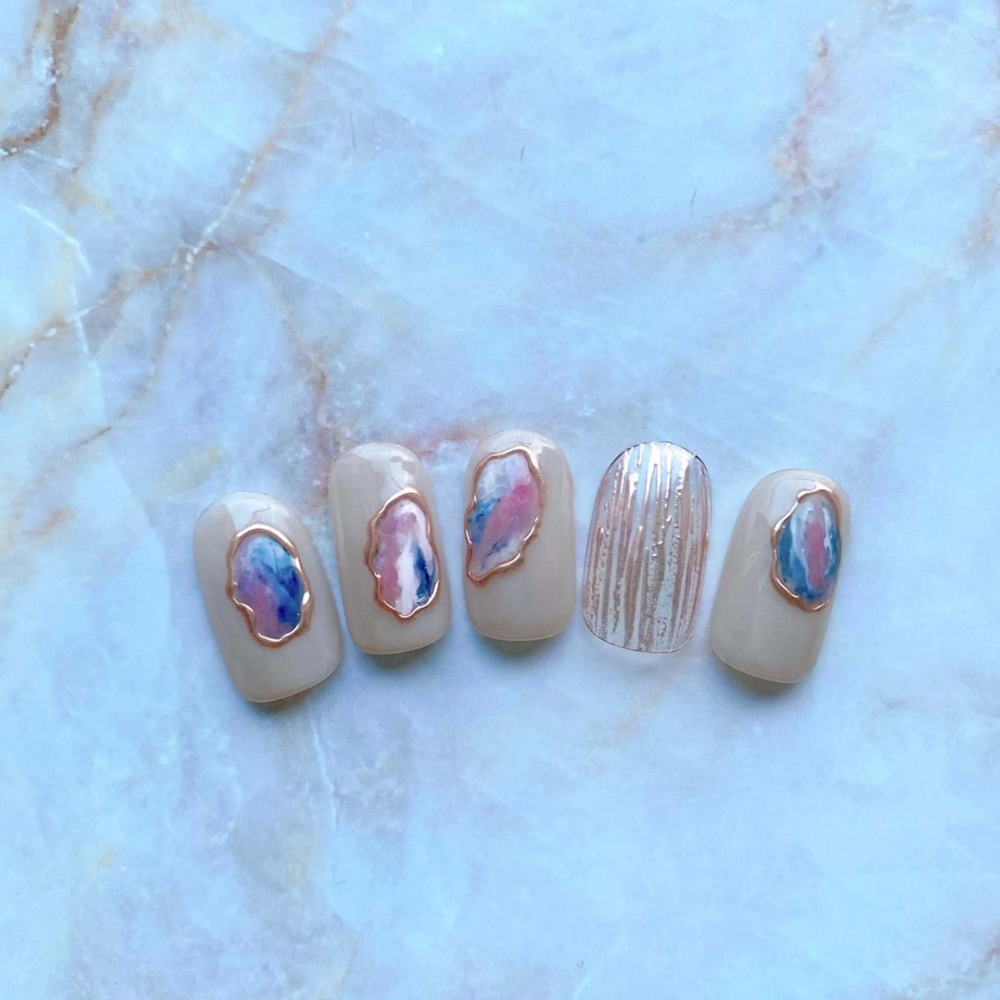 ネイル マツエク・マツパ ミラーネイル ニュアンスネイル ピスタチオネイル シンプルネイル 春ネイル nailist SAYAのネイルデザイン