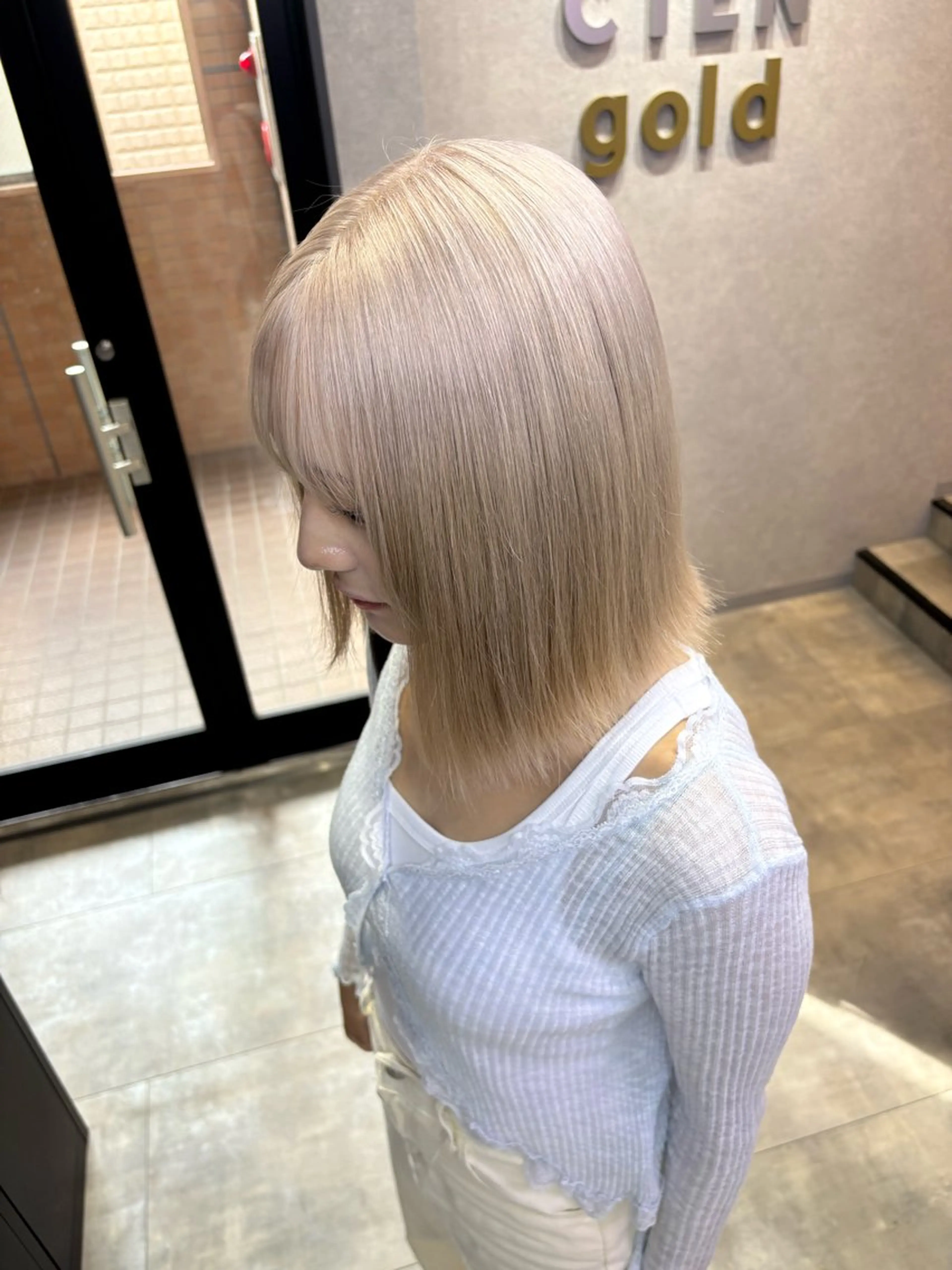 ショート カラー 外ハネヘア CIEN gold所属・鈴木 朱音のヘアスタイル