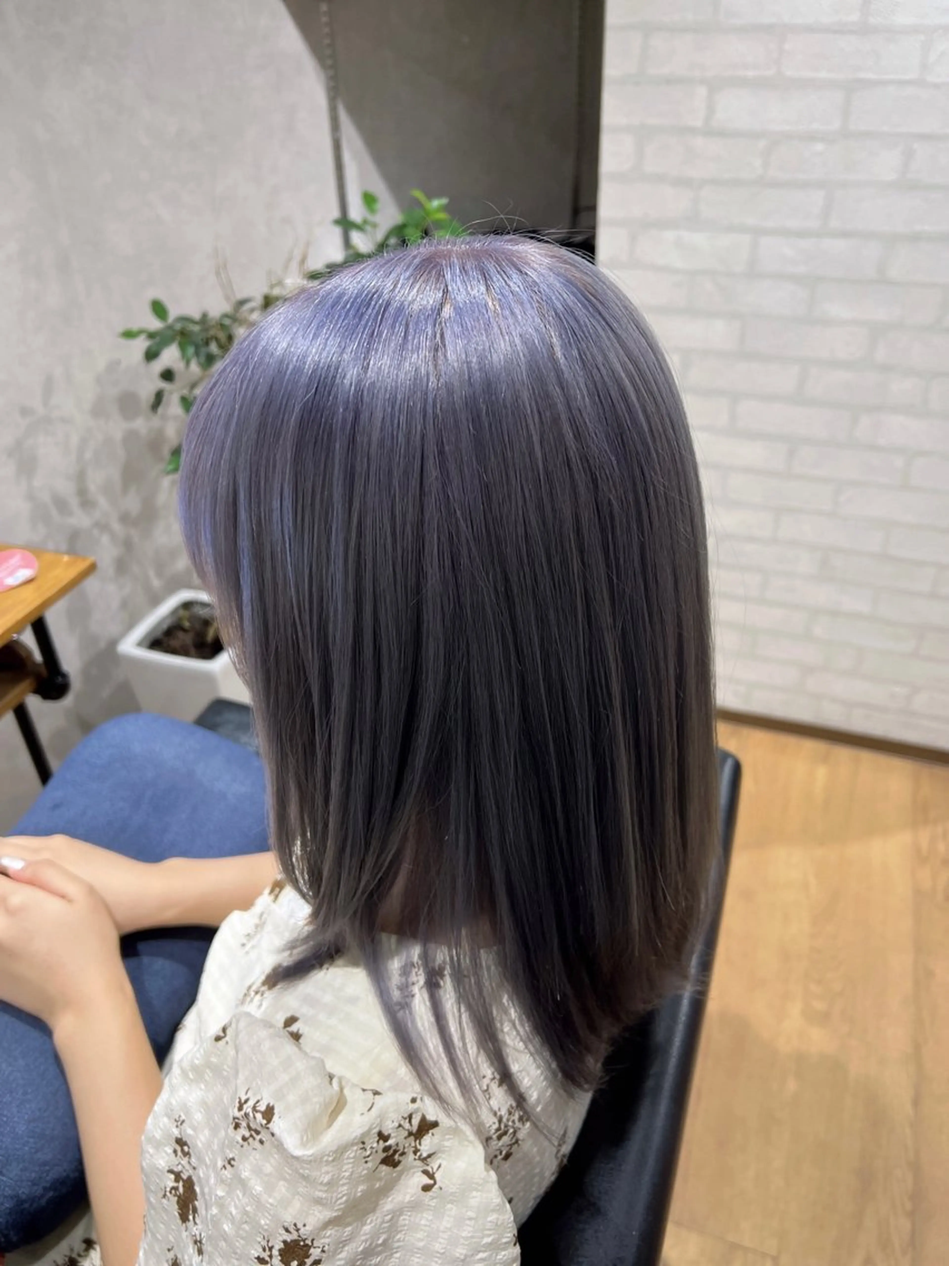 カラー アッシュ ハイトーンカラー ラベンダーカラー ラベンダーアッシュ シルバー ヘアカラー Vis ill所属・イリオモテ レナのヘアスタイル