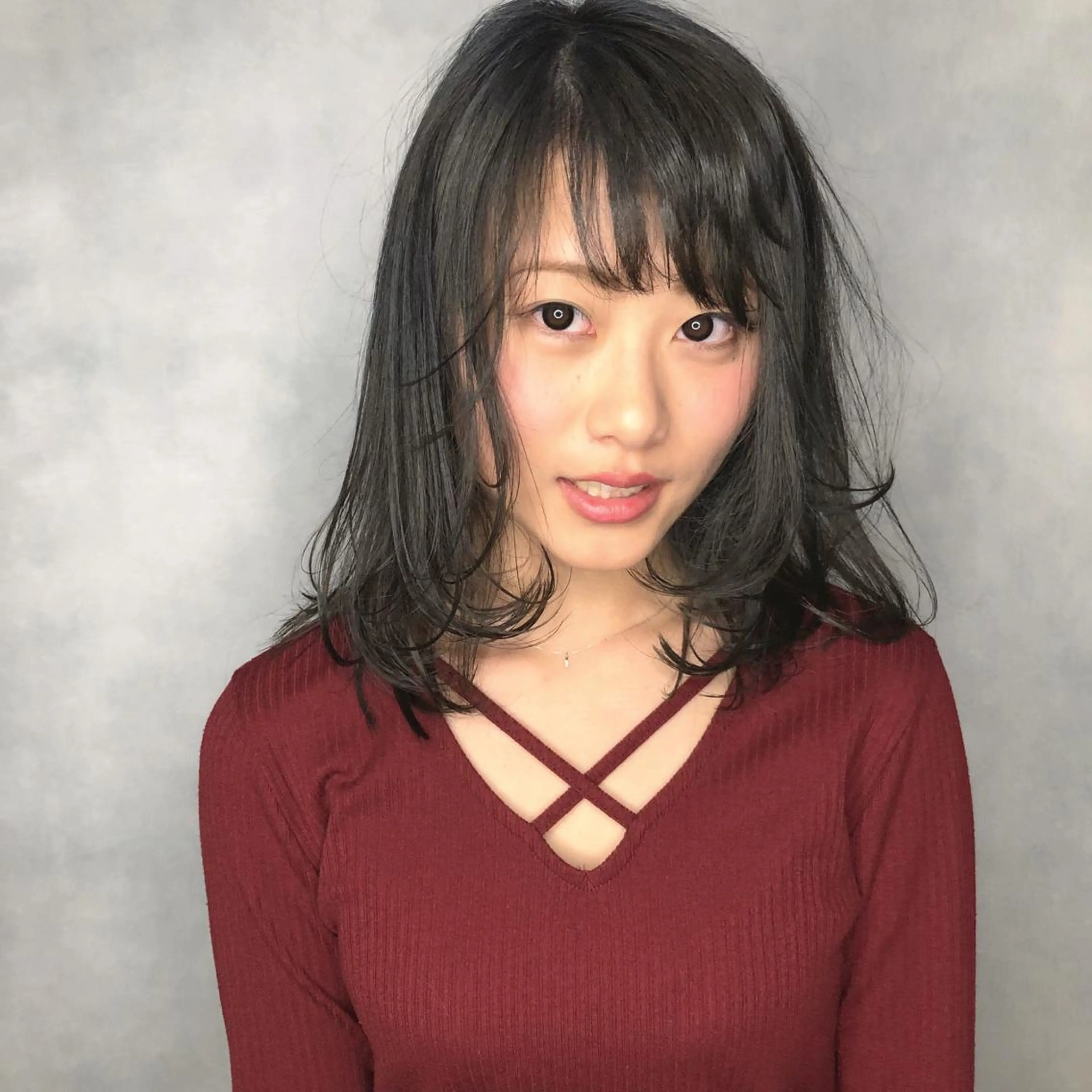 セミロング カラー アッシュ ORIKA 美容室のヘアスタイル