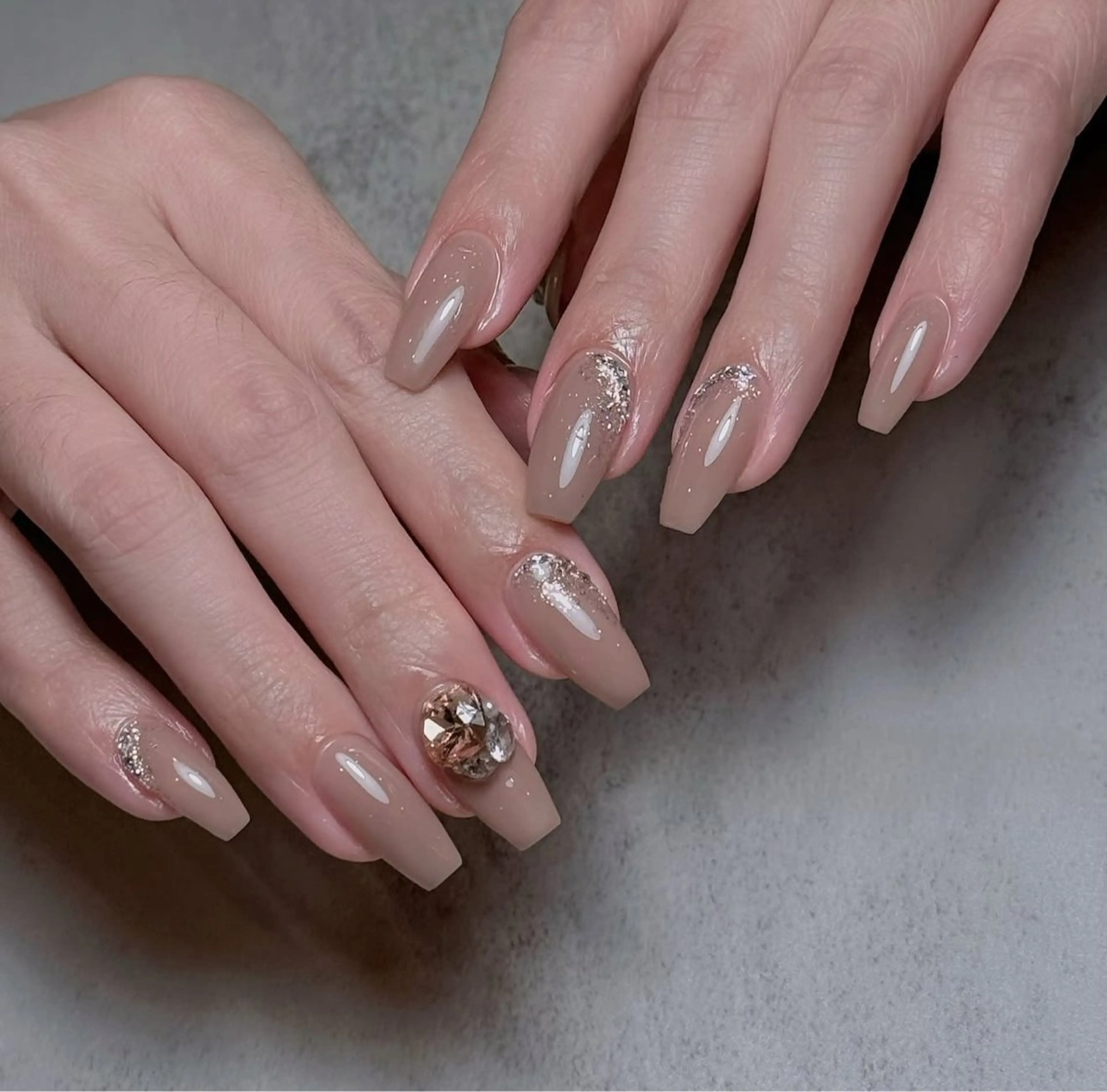 ネイル 成人式 キラキラネイル マグネットネイル ミラーネイル ニュアンスネイル ハンドネイル Lyna 池袋のネイルデザイン