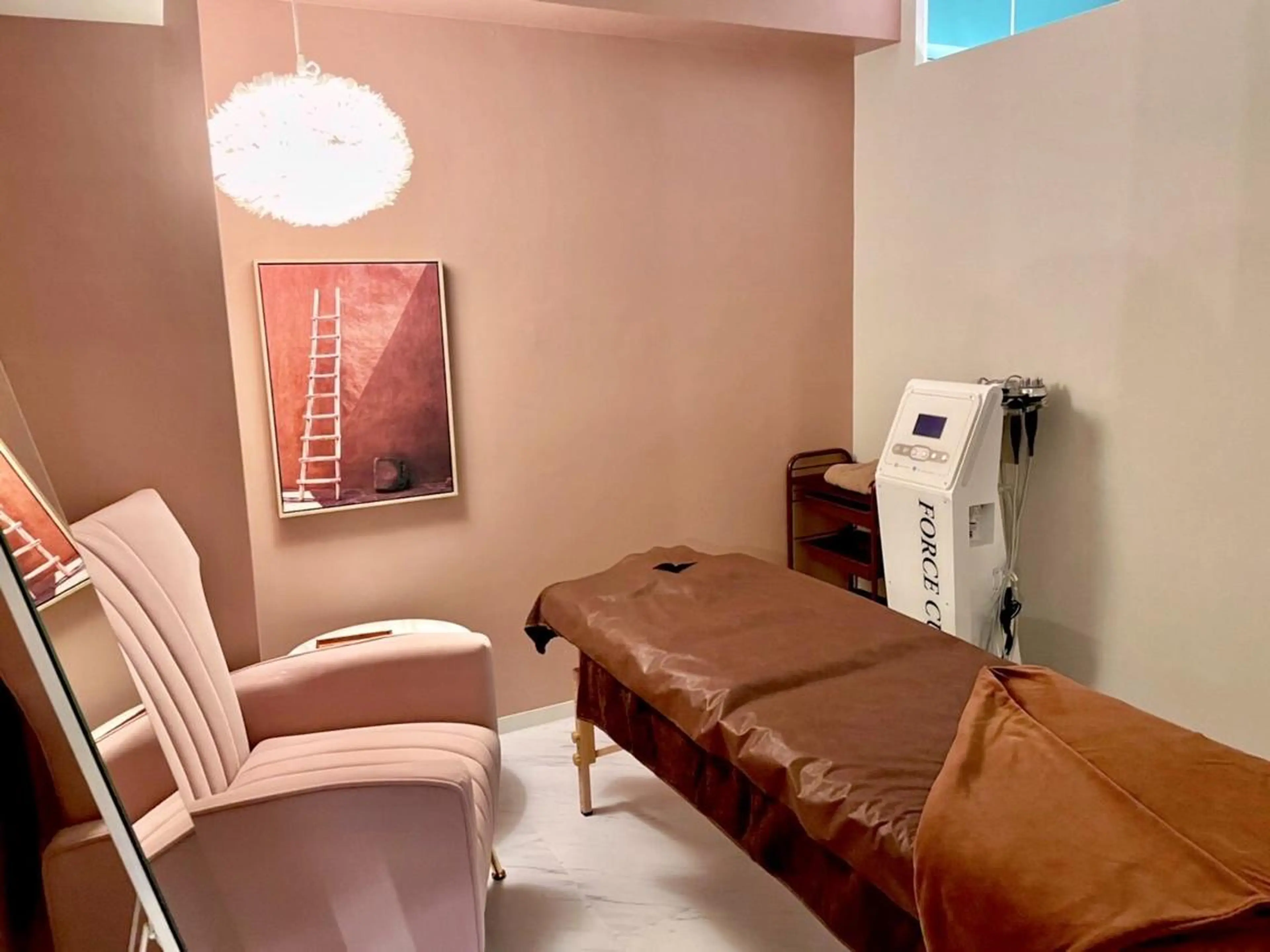 当日すぐ予約はできません！カウンセリング+ 【Ladies' 】お顔脱毛　1回　メッセージでお日にちを決めましょう！の写真