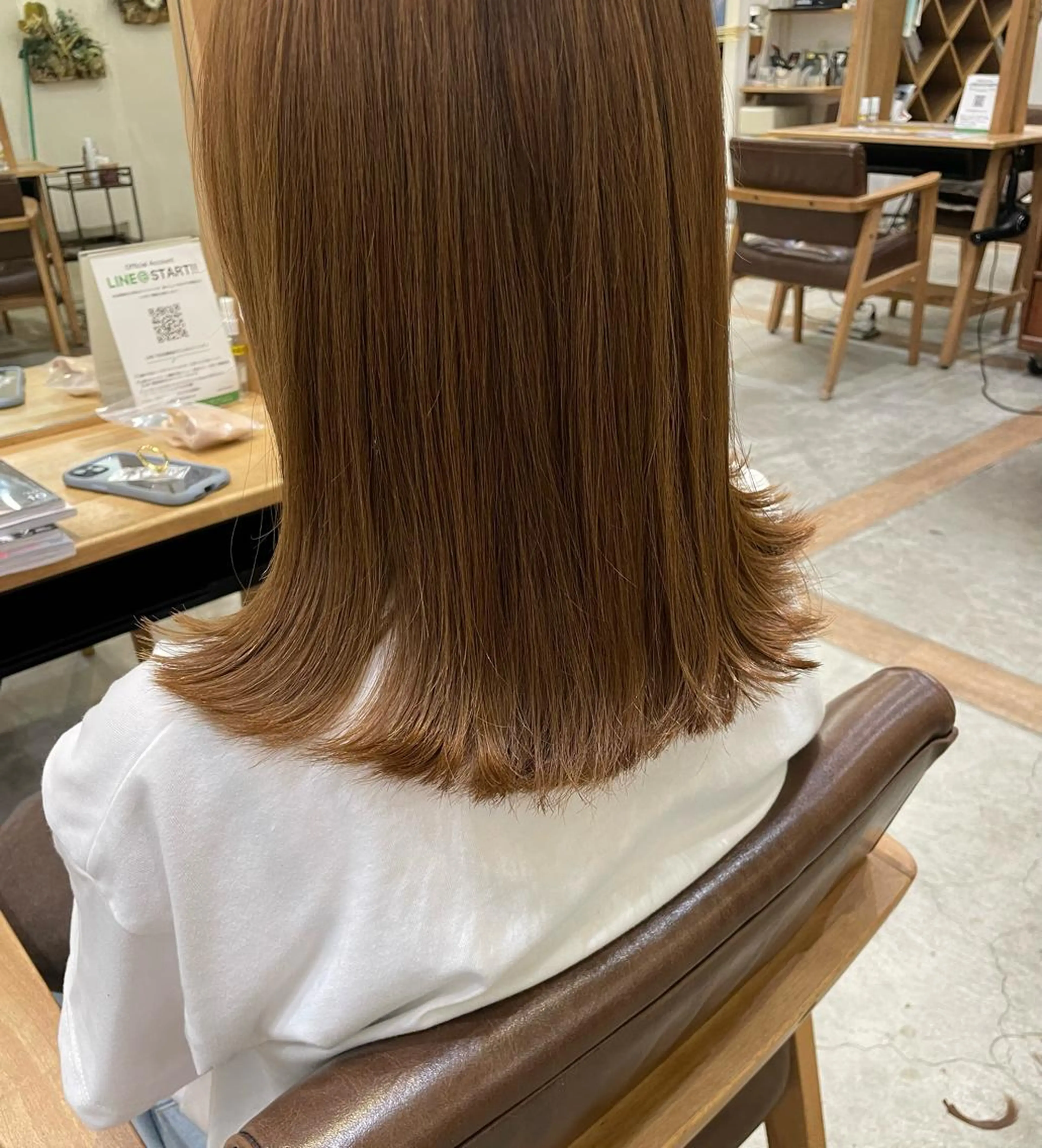 ミディアム 切りっぱなしロブ 外ハネヘア カット OAK 学芸大学所属・秋葉萌　透明感カラー /レイヤー/ボブ♡のヘアスタイル