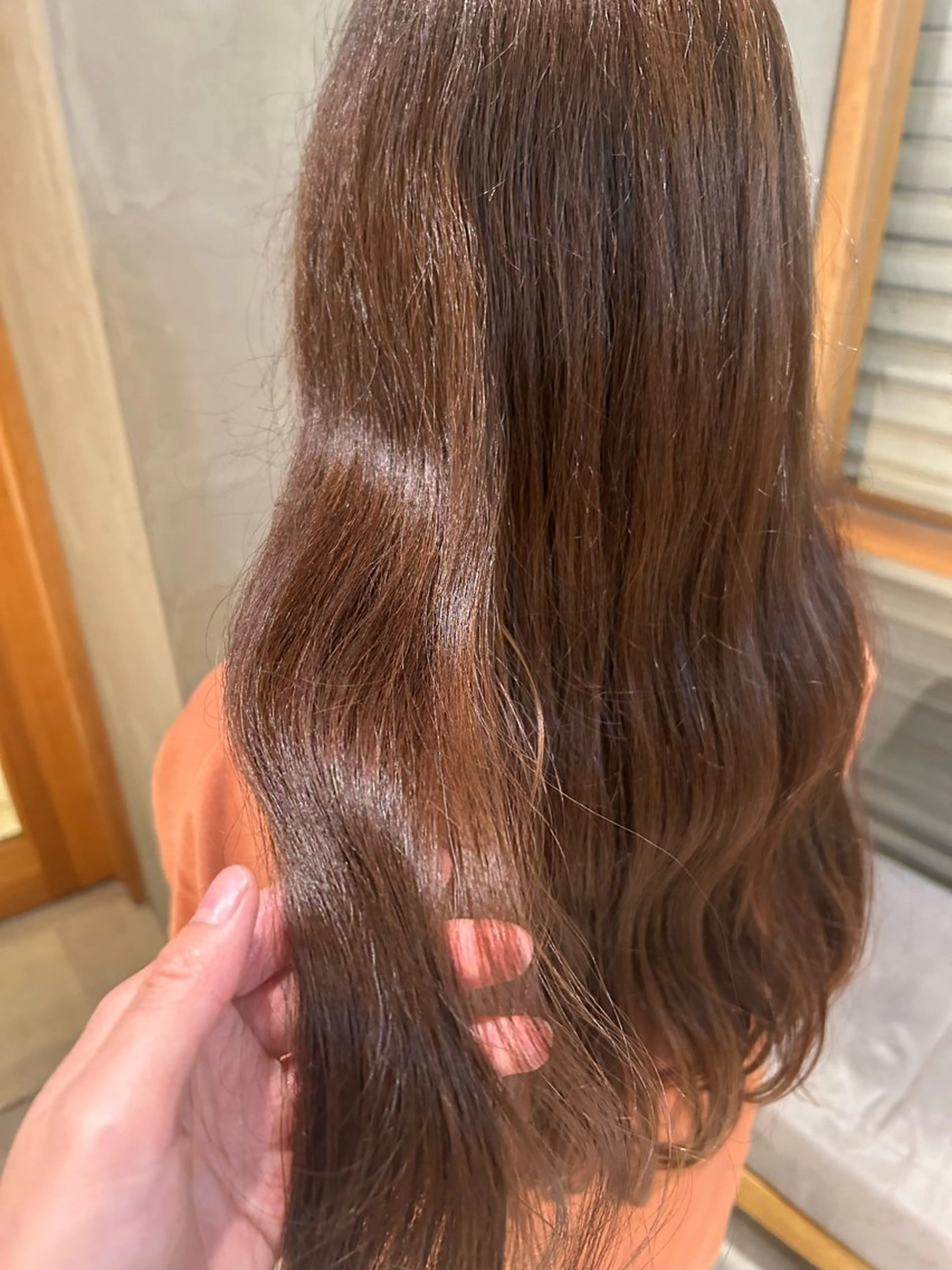 ロング カラー ベージュカラー オリーブベージュ ロング Lilly所属・成田 智彩のヘアスタイル