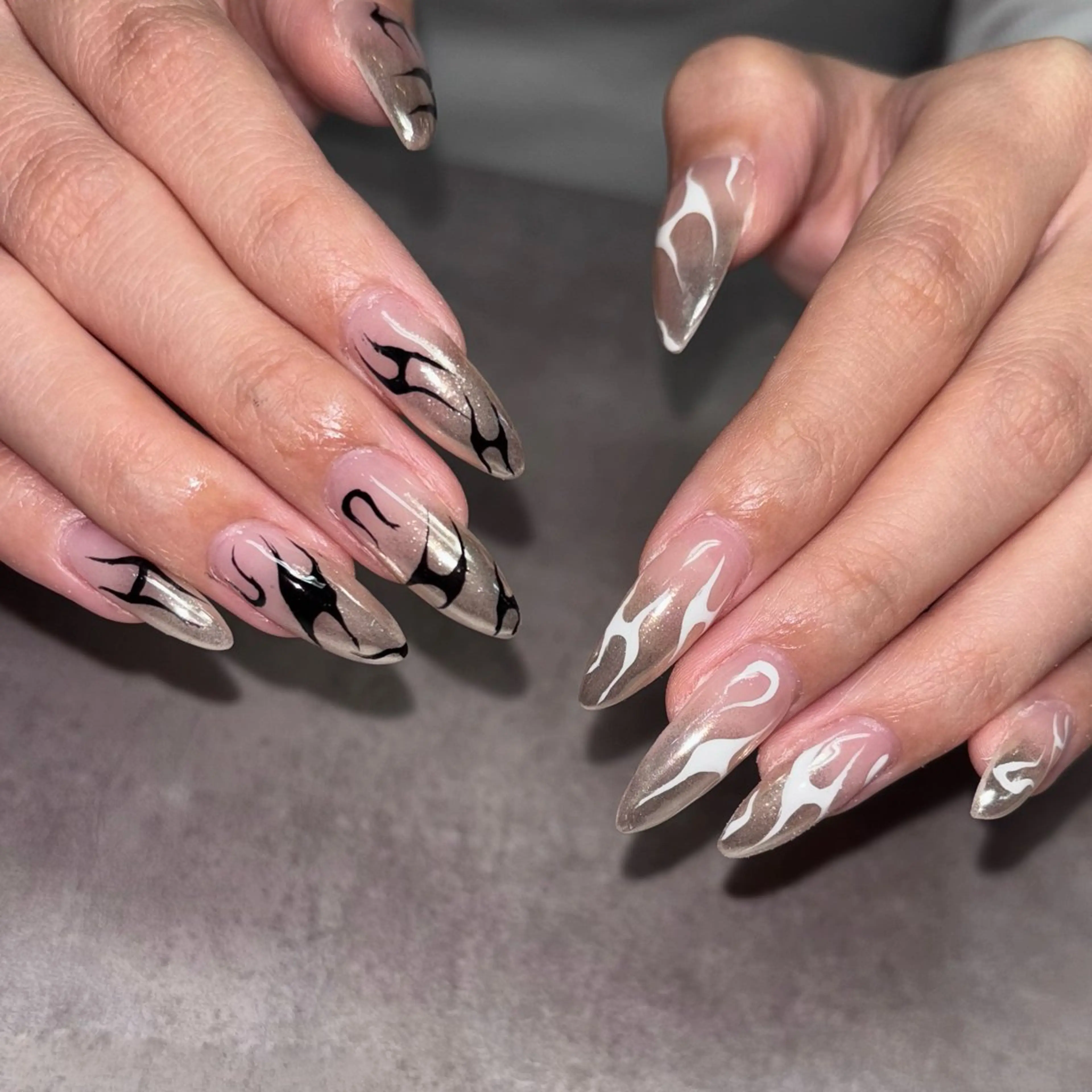 ネイル ミラーネイル Mネイル&カフェシェレステ　久屋店所属・Mネイル久屋店 KOZUEのネイルデザイン