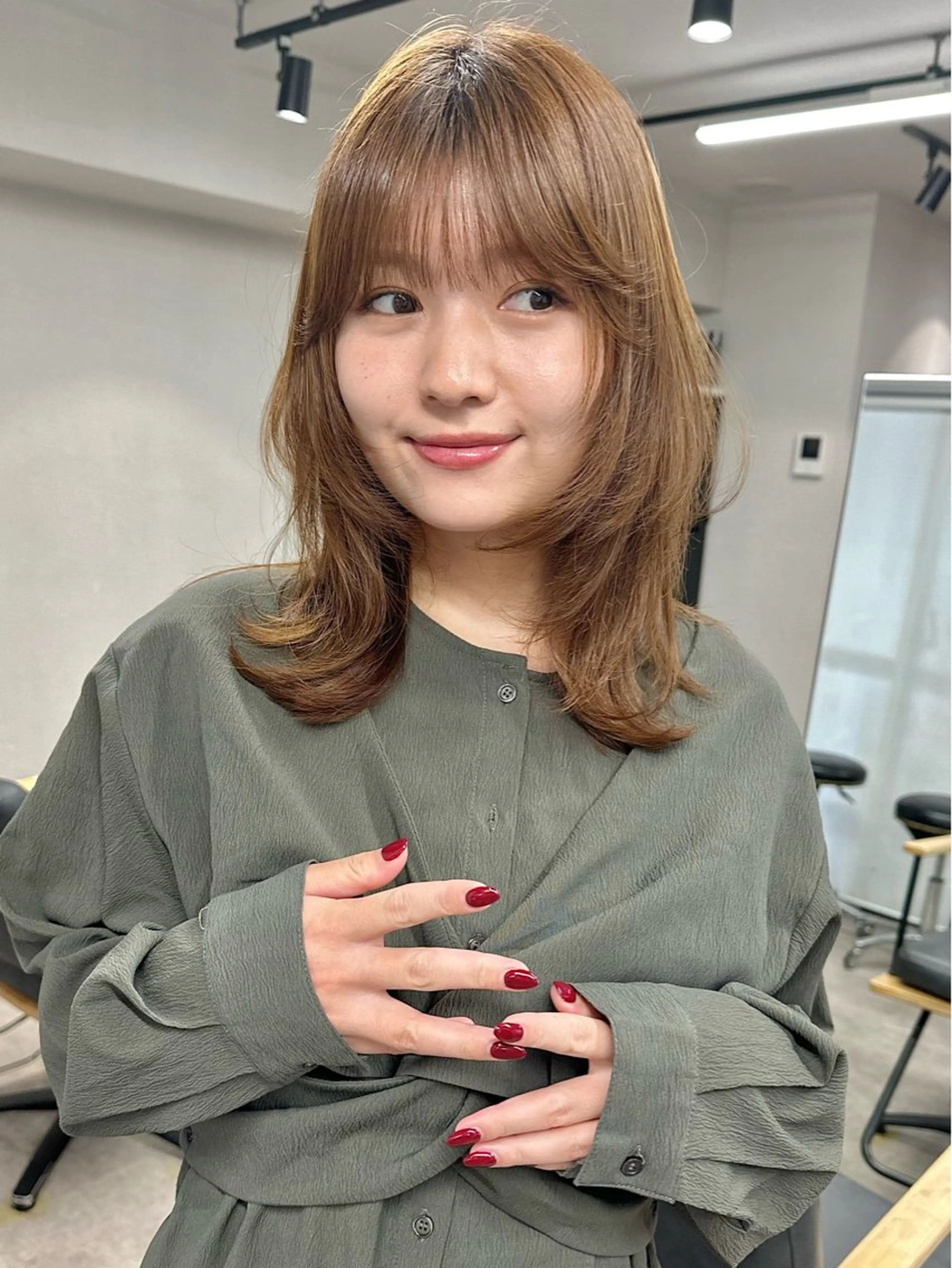 ミディアム カラー ミディアムレイヤー ベージュカラー ブラウンカラー ブラウンベージュ 顔周りカット カット ヘアカラー トリートメント レイヤーカット🪄 耳ツボ🎀Ayumiのヘアスタイル