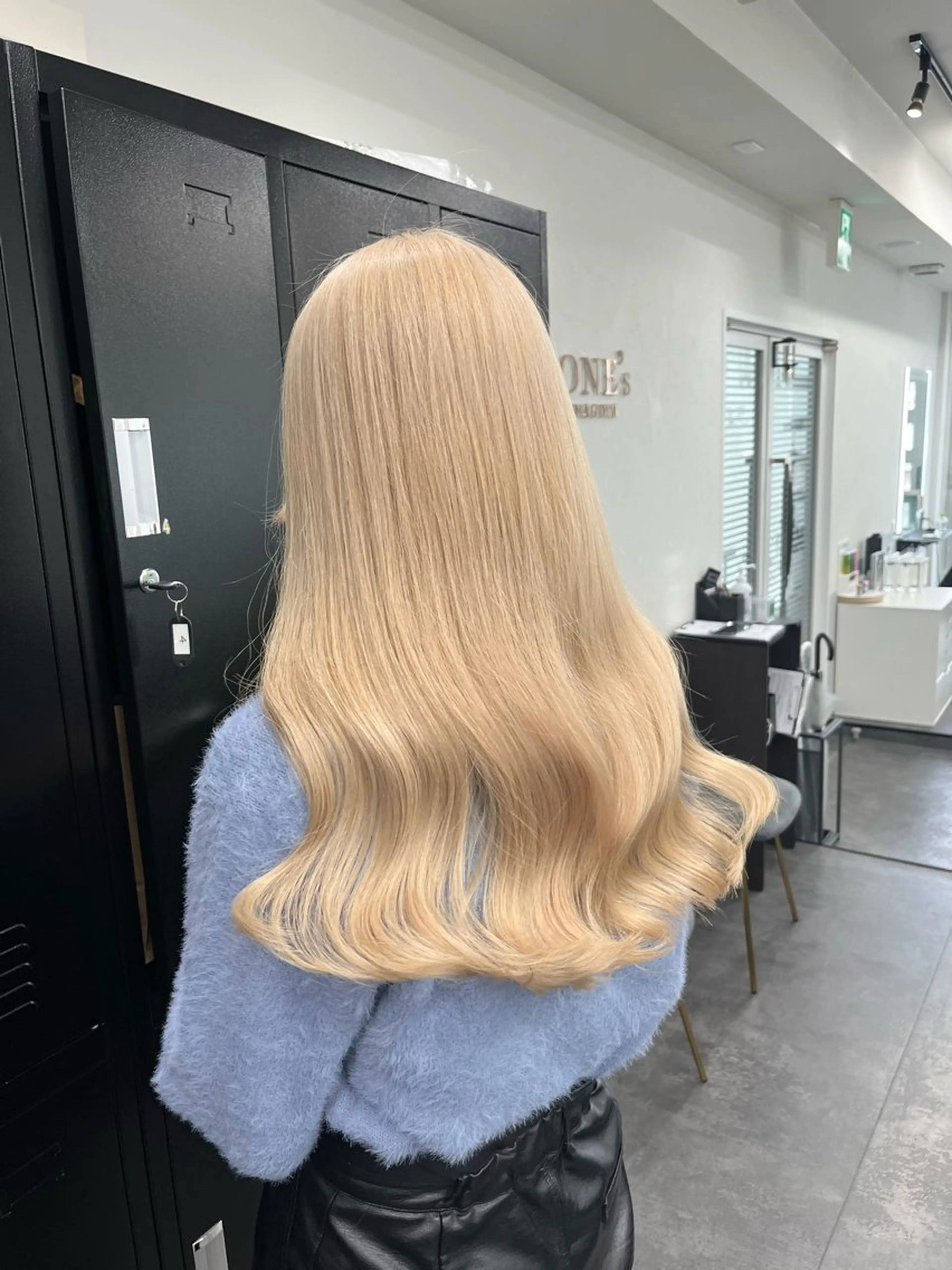 セミロング カラー ブロンド 韓国風ヘア ヘアカラー トリートメント ヘアセット 韓国ヘア🖤/透明感 shihoのヘアスタイル