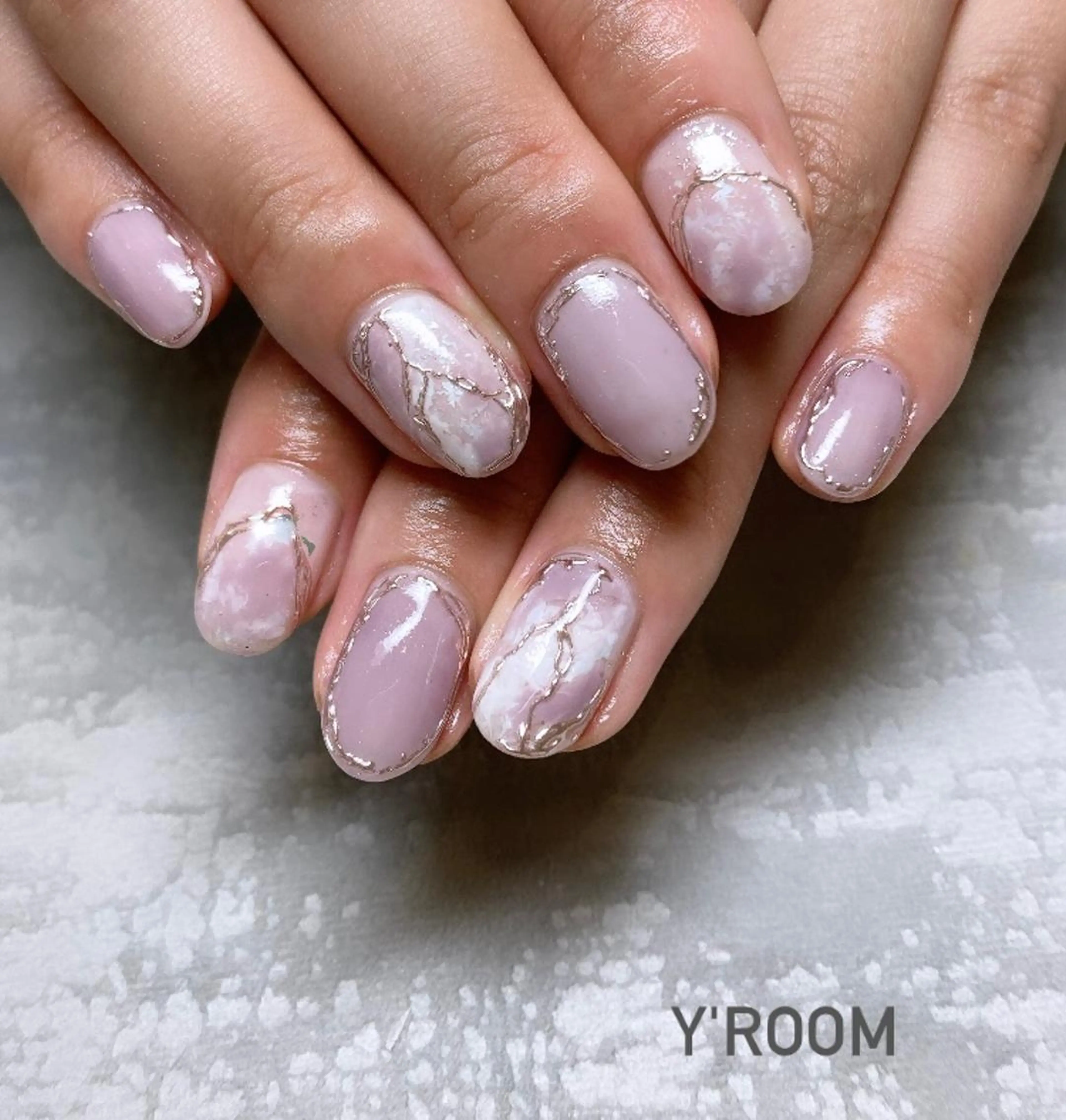 ネイル オーロラネイル フラッシュネイル フットネイル ジェルネイル 氷ネイル・うるうるネイル ハンドネイル YUKA （ネイリスト）のネイルデザイン